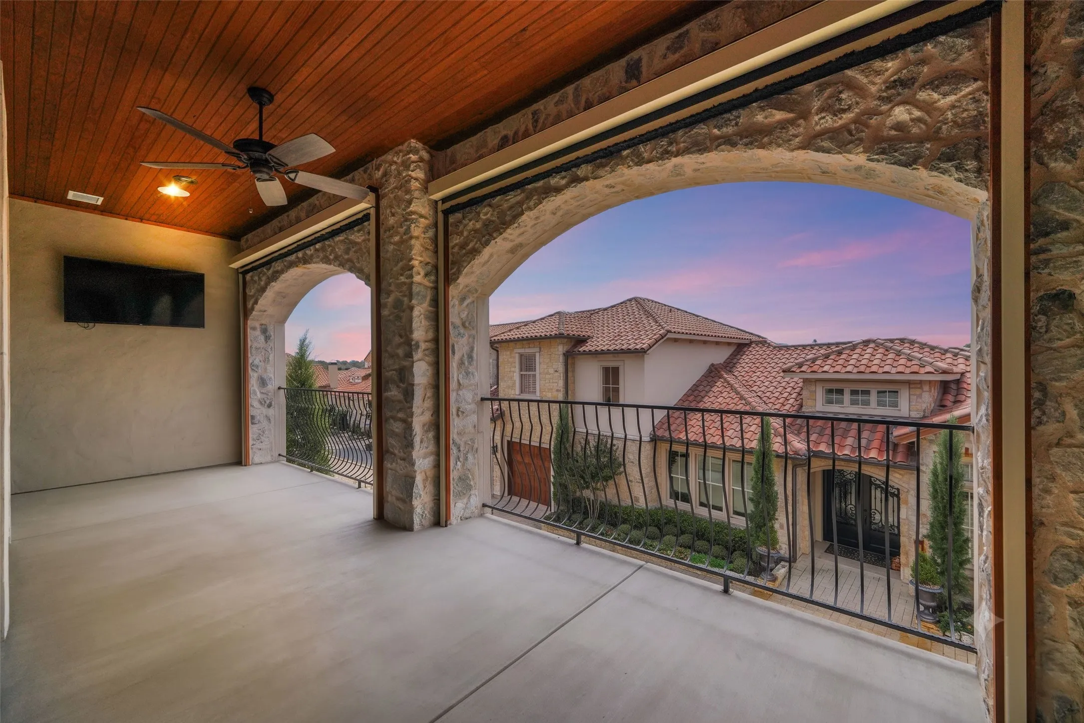 Single Family Residence For Sale in Collin County , 6908 Istina Drive, Mc Kinney, Texas 75072, 4 Bedroom, 4 Bathroom, 2 Garage spaces, 3,189 Sqft, built in 2017, mls#21368088, Real Estate Agent in Mc Kinney, Homes For Sale in Collin county, Homes For Sale in Mc Kinney, Realtor in Mc Kinney Texas, Real Estate Brokerage Independent Realty Texas, Luminita Cordes Realtor