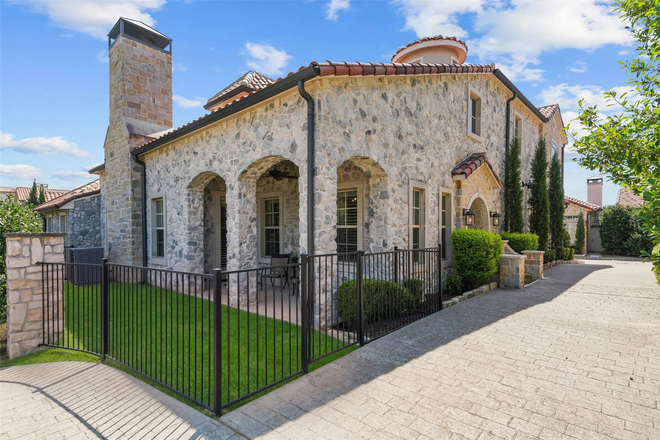 Side Entrance-6908 Istina, McKinney TX