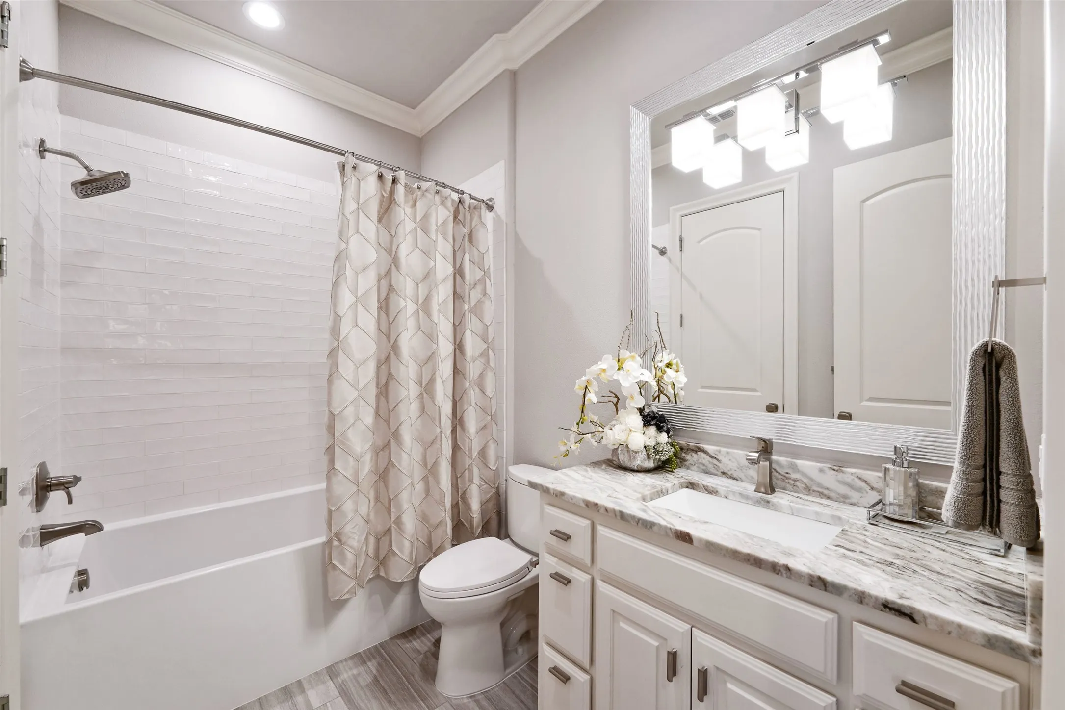 Single Family Residence For Sale in Collin County , 6908 Istina Drive, Mc Kinney, Texas 75072, 4 Bedroom, 4 Bathroom, 2 Garage spaces, 3,189 Sqft, built in 2017, mls#21368088, Real Estate Agent in Mc Kinney, Homes For Sale in Collin county, Homes For Sale in Mc Kinney, Realtor in Mc Kinney Texas, Real Estate Brokerage Independent Realty Texas, Luminita Cordes Realtor
