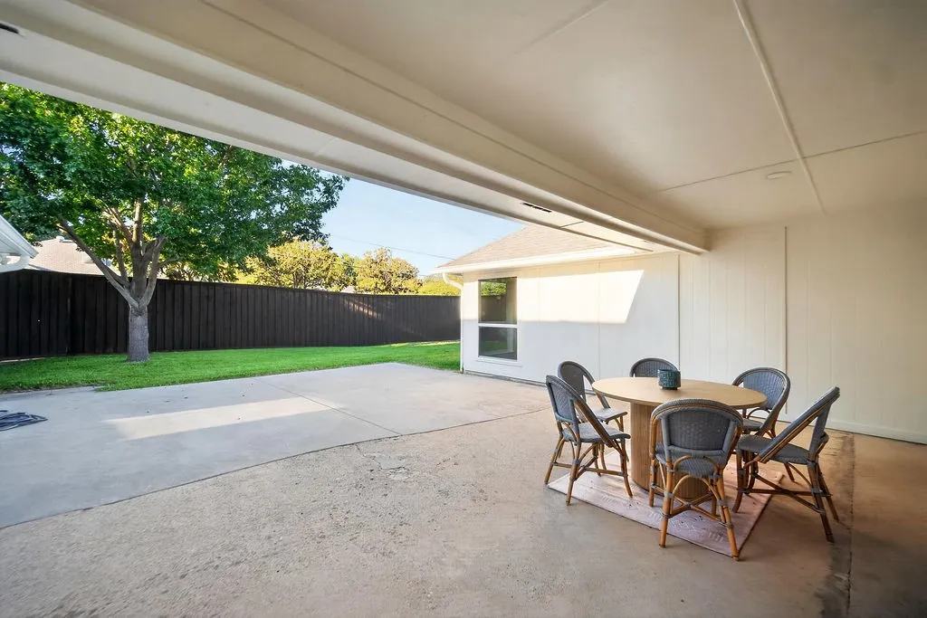 Single Family Residence For Sale in Dallas County , 9609 Viewside Drive, Dallas, Texas 75231, 4 Bedroom, 3 Bathroom, 2 Garage spaces, 3,212 Sqft, built in 1979, mls#21362313, Real Estate Agent in Dallas, Homes For Sale in Dallas county, Homes For Sale in Dallas, Realtor in Dallas Texas, Real Estate Brokerage Independent Realty Texas, Luminita Cordes Realtor