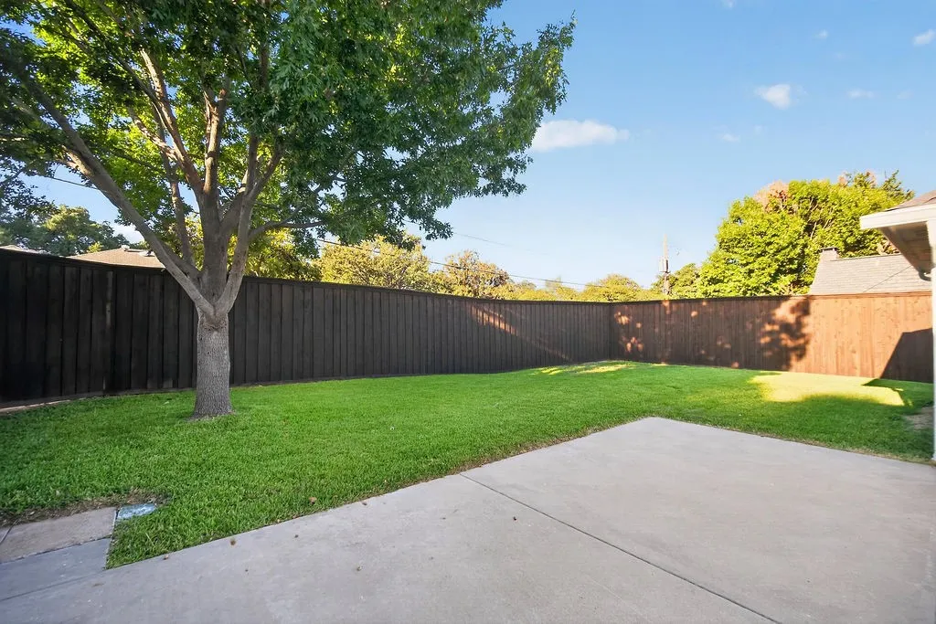 Single Family Residence For Sale in Dallas County , 9609 Viewside Drive, Dallas, Texas 75231, 4 Bedroom, 3 Bathroom, 2 Garage spaces, 3,212 Sqft, built in 1979, mls#21362313, Real Estate Agent in Dallas, Homes For Sale in Dallas county, Homes For Sale in Dallas, Realtor in Dallas Texas, Real Estate Brokerage Independent Realty Texas, Luminita Cordes Realtor