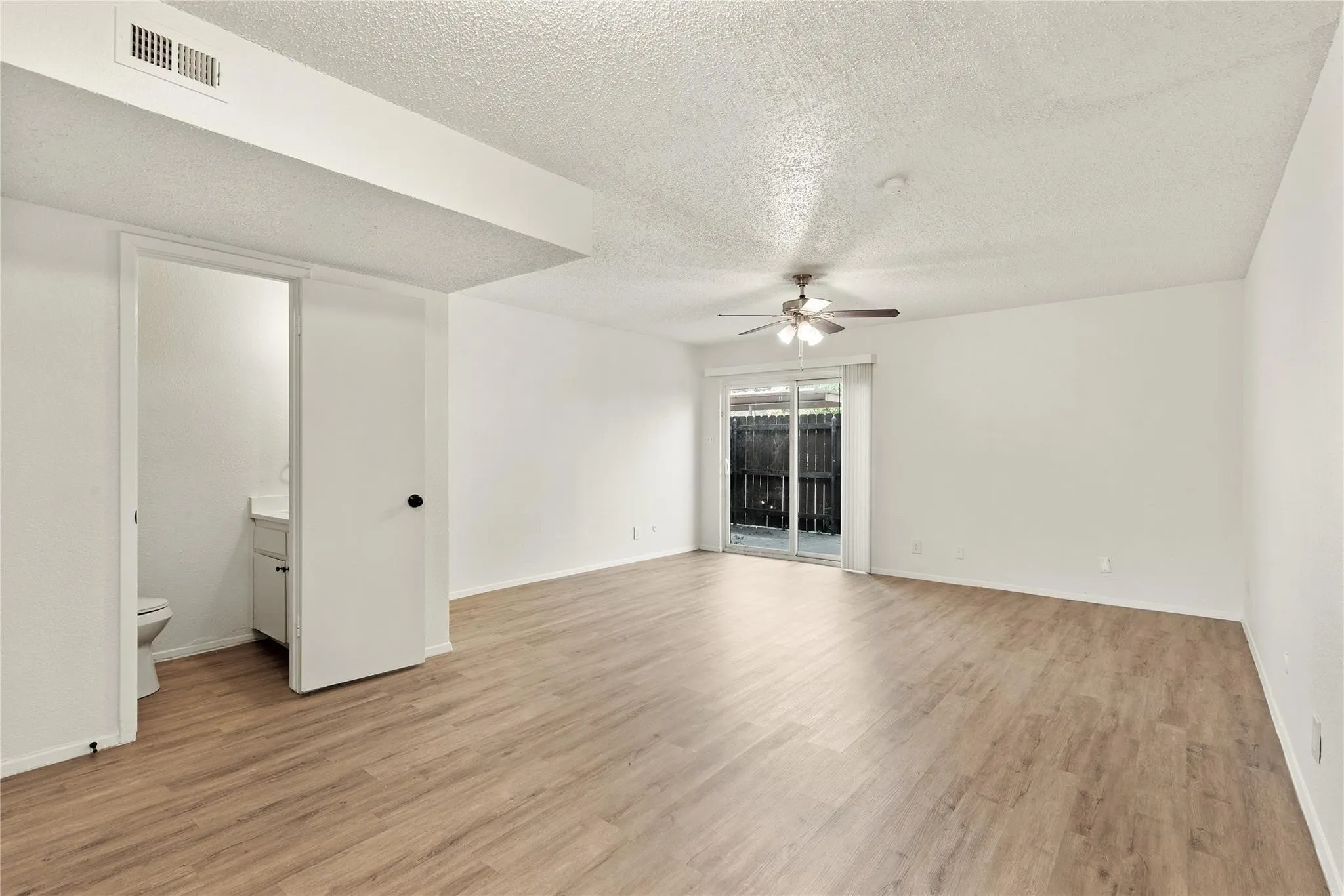 Townhouse For Rent in Tarrant County , 7700 Chapin Road 4, Fort Worth, Texas 76116, 2 Bedroom, 2 Bathroom, Garage spaces, 1,100 Sqft, built in 1979, mls#21383307, Real Estate Agent in Fort Worth, Homes For Rent in Tarrant county, Homes For Rent in Fort Worth, Realtor in Fort Worth Texas, Real Estate Brokerage Independent Realty Texas, Luminita Cordes Realtor
