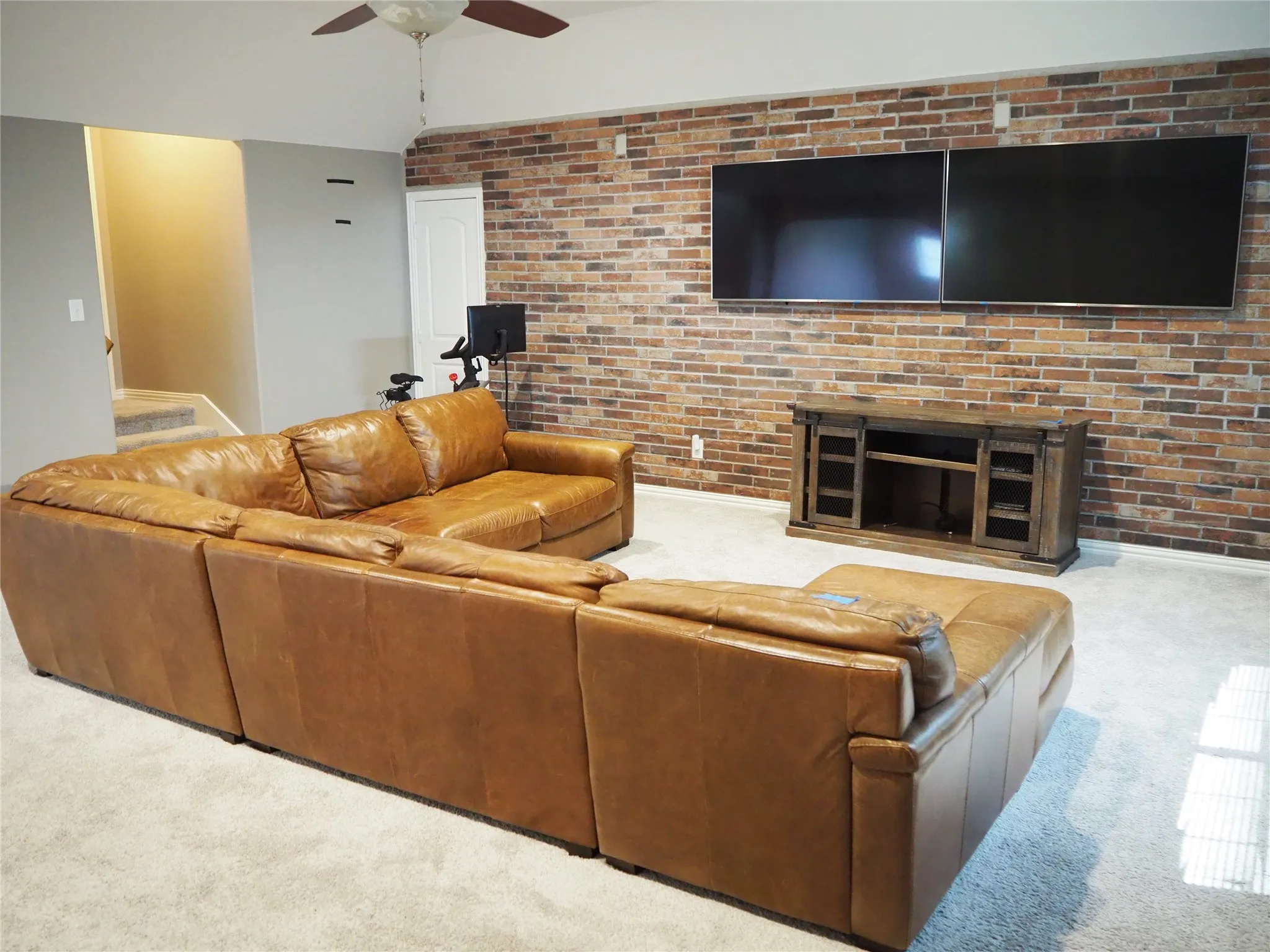 Single Family Residence For Rent in Denton County , 14012 Badger Creek Drive, Frisco, Texas 75033, 4 Bedroom, 3 Bathroom, 2 Garage spaces, 3,646 Sqft, built in 2010, mls#21383314, Real Estate Agent in Frisco, Homes For Rent in Denton county, Homes For Rent in Frisco, Realtor in Frisco Texas, Real Estate Brokerage Independent Realty Texas, Luminita Cordes Realtor