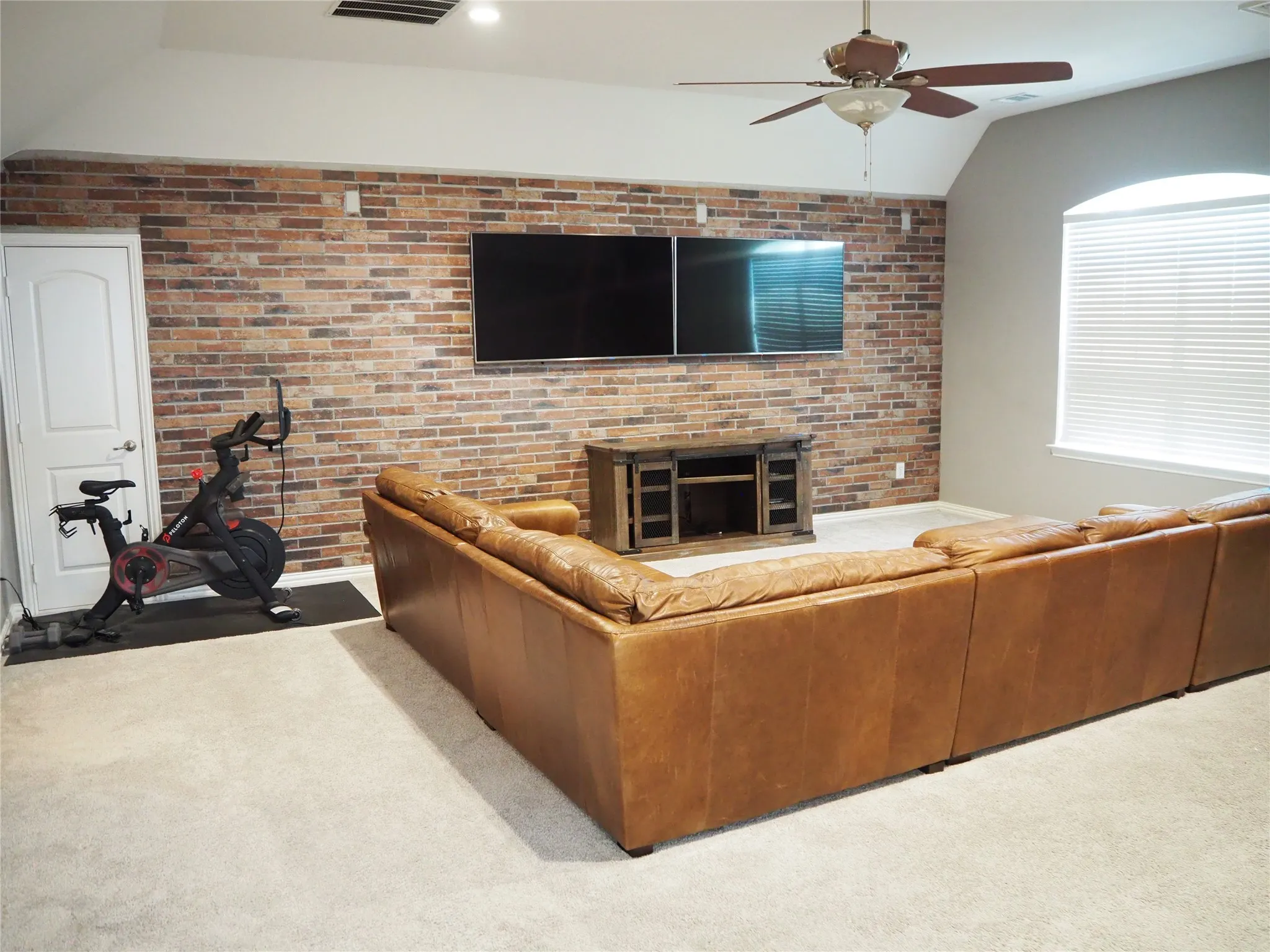 Single Family Residence For Rent in Denton County , 14012 Badger Creek Drive, Frisco, Texas 75033, 4 Bedroom, 3 Bathroom, 2 Garage spaces, 3,646 Sqft, built in 2010, mls#21383314, Real Estate Agent in Frisco, Homes For Rent in Denton county, Homes For Rent in Frisco, Realtor in Frisco Texas, Real Estate Brokerage Independent Realty Texas, Luminita Cordes Realtor