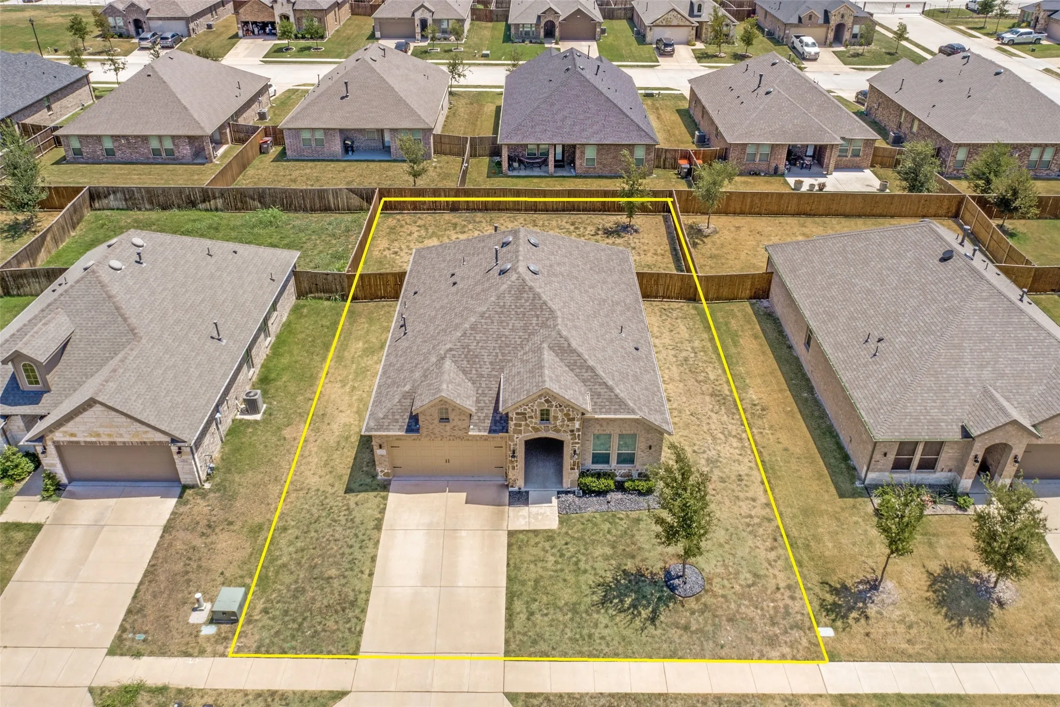 Single Family Residence For Sale in Collin County , 2805 Lilly Lane, Anna, Texas 75409, 3 Bedroom, 2 Bathroom, 2 Garage spaces, 1,629 Sqft, built in 2022, mls#21360762, Real Estate Agent in Anna, Homes For Sale in Collin county, Homes For Sale in Anna, Realtor in Anna Texas, Real Estate Brokerage Independent Realty Texas, Luminita Cordes Realtor