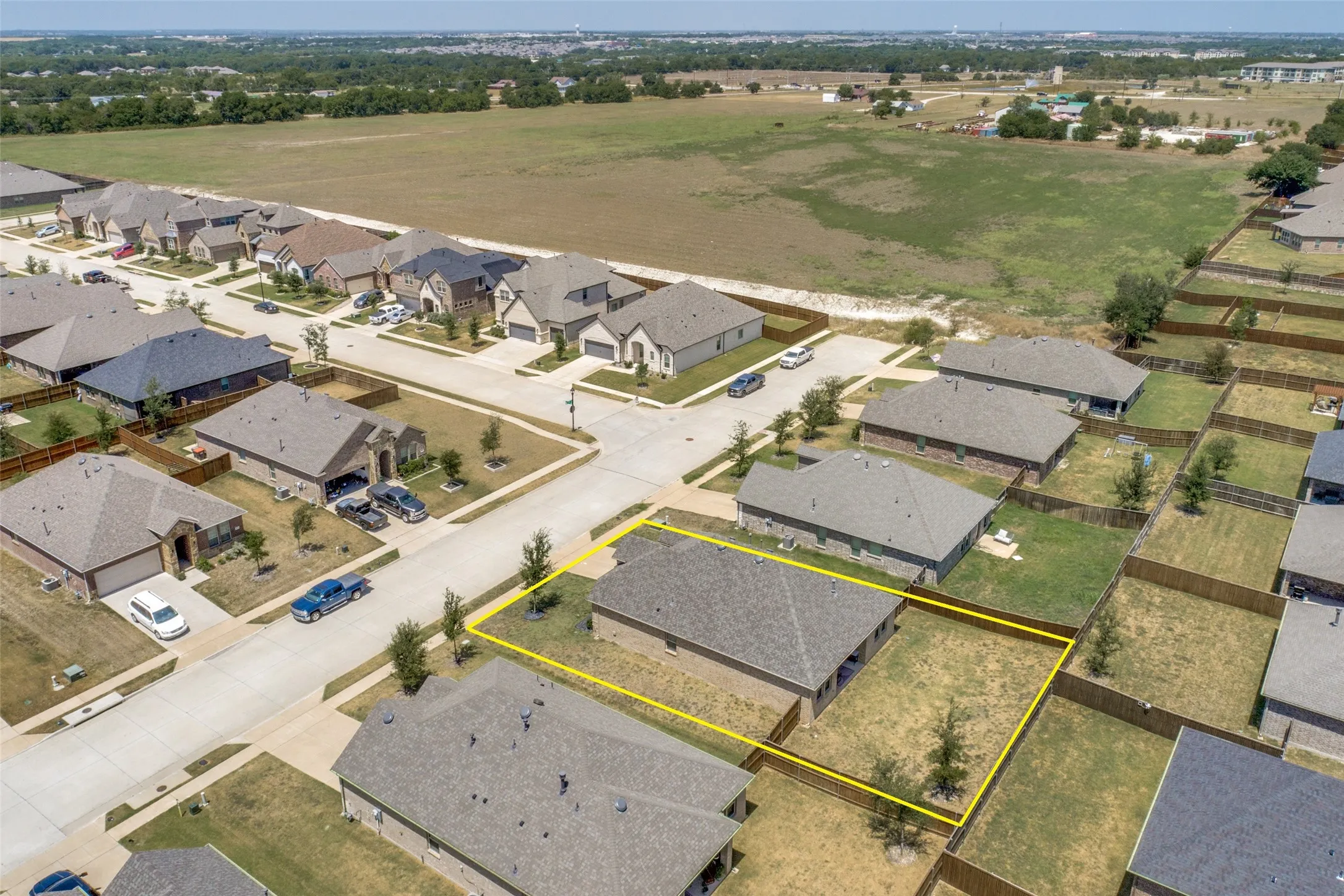 Single Family Residence For Sale in Collin County , 2805 Lilly Lane, Anna, Texas 75409, 3 Bedroom, 2 Bathroom, 2 Garage spaces, 1,629 Sqft, built in 2022, mls#21360762, Real Estate Agent in Anna, Homes For Sale in Collin county, Homes For Sale in Anna, Realtor in Anna Texas, Real Estate Brokerage Independent Realty Texas, Luminita Cordes Realtor