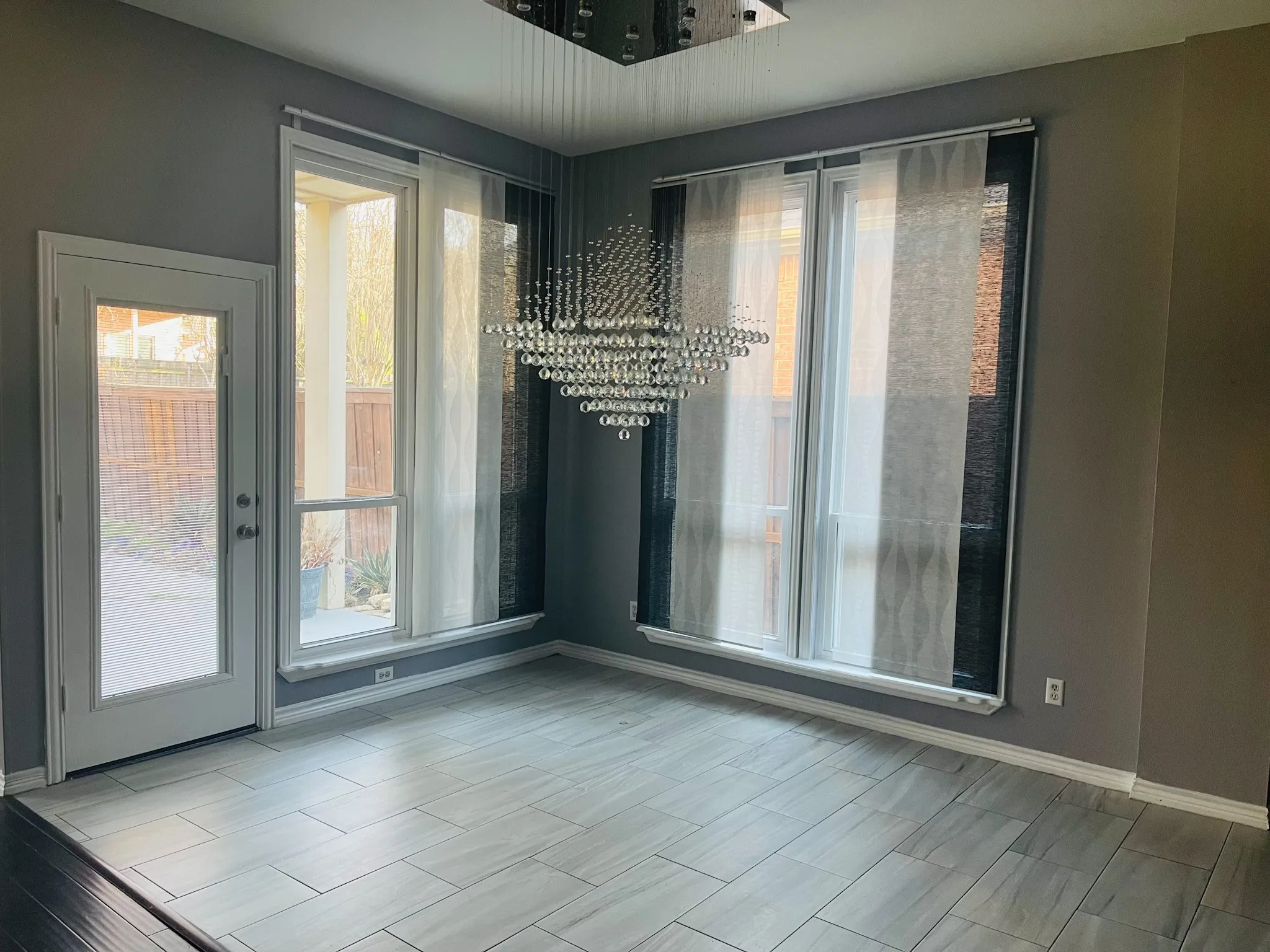 Single Family Residence For Rent in Tarrant County , 1214 Glenbury Court, Arlington, Texas 76006, 6 Bedroom, 4 Bathroom, 2 Garage spaces, 3,642 Sqft, built in 1995, mls#21383319, Real Estate Agent in Arlington, Homes For Rent in Tarrant county, Homes For Rent in Arlington, Realtor in Arlington Texas, Real Estate Brokerage Independent Realty Texas, Luminita Cordes Realtor