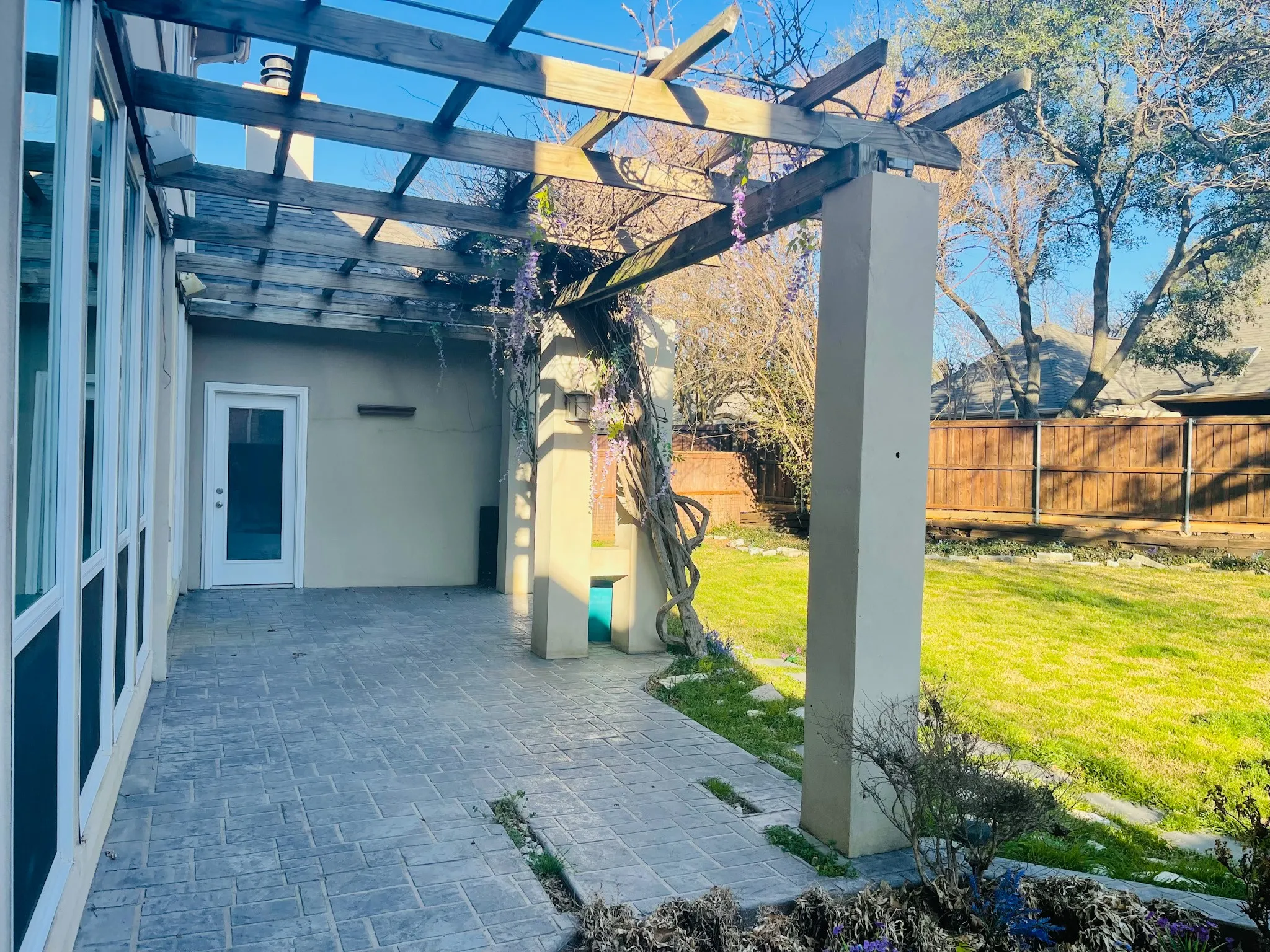 Single Family Residence For Rent in Tarrant County , 1214 Glenbury Court, Arlington, Texas 76006, 6 Bedroom, 4 Bathroom, 2 Garage spaces, 3,642 Sqft, built in 1995, mls#21383319, Real Estate Agent in Arlington, Homes For Rent in Tarrant county, Homes For Rent in Arlington, Realtor in Arlington Texas, Real Estate Brokerage Independent Realty Texas, Luminita Cordes Realtor