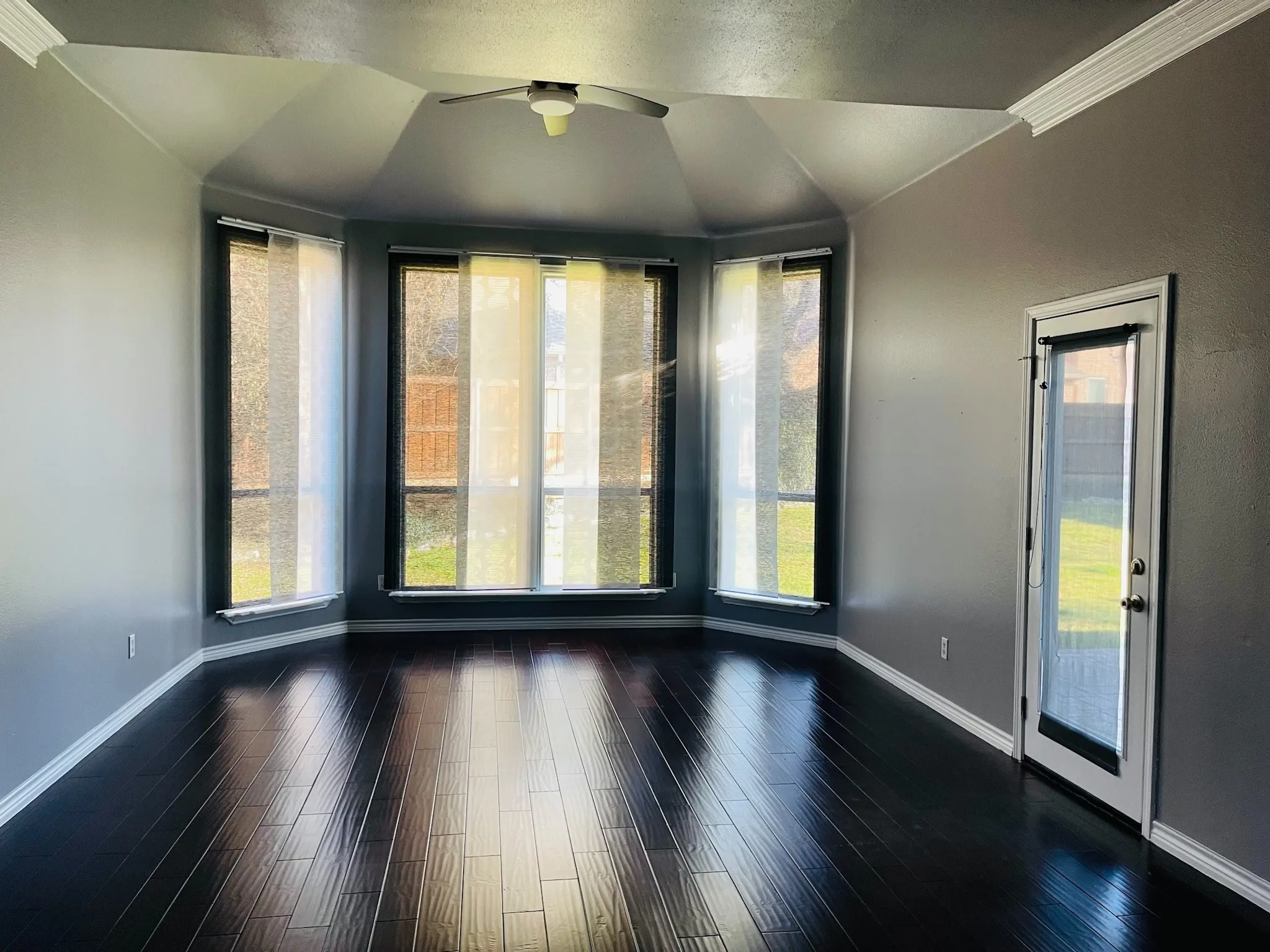 Single Family Residence For Rent in Tarrant County , 1214 Glenbury Court, Arlington, Texas 76006, 6 Bedroom, 4 Bathroom, 2 Garage spaces, 3,642 Sqft, built in 1995, mls#21383319, Real Estate Agent in Arlington, Homes For Rent in Tarrant county, Homes For Rent in Arlington, Realtor in Arlington Texas, Real Estate Brokerage Independent Realty Texas, Luminita Cordes Realtor