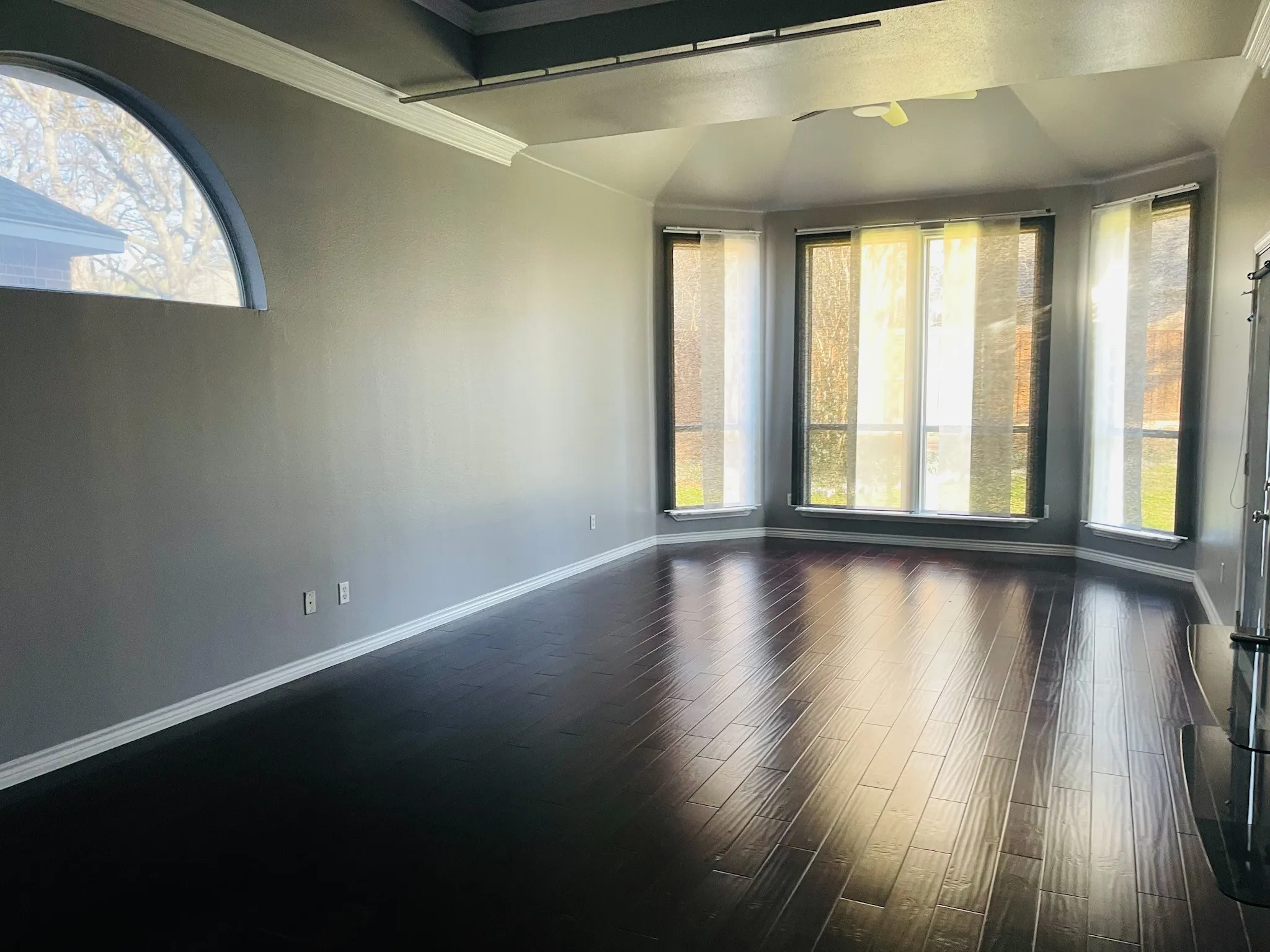 Single Family Residence For Rent in Tarrant County , 1214 Glenbury Court, Arlington, Texas 76006, 6 Bedroom, 4 Bathroom, 2 Garage spaces, 3,642 Sqft, built in 1995, mls#21383319, Real Estate Agent in Arlington, Homes For Rent in Tarrant county, Homes For Rent in Arlington, Realtor in Arlington Texas, Real Estate Brokerage Independent Realty Texas, Luminita Cordes Realtor