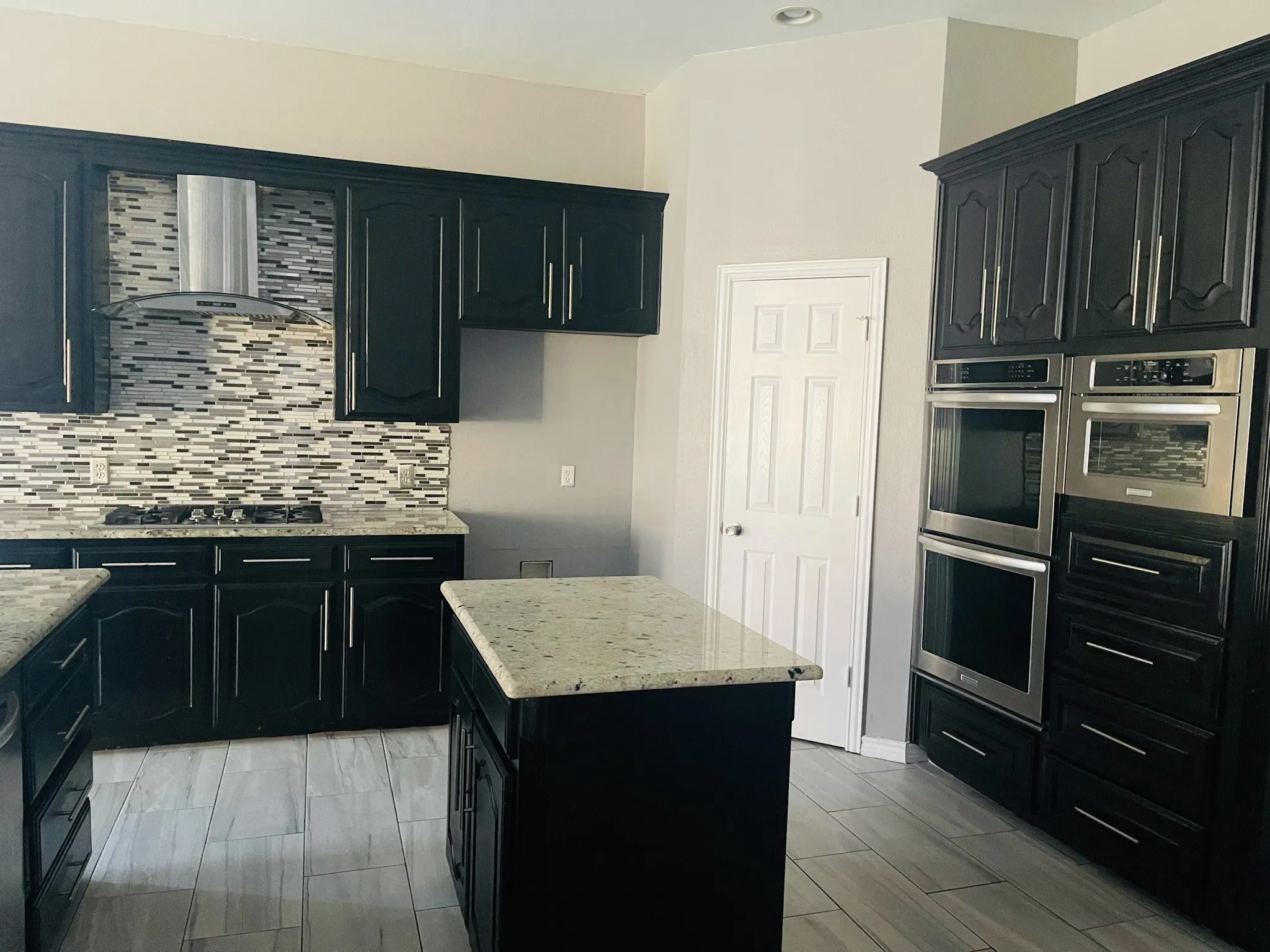 Single Family Residence For Rent in Tarrant County , 1214 Glenbury Court, Arlington, Texas 76006, 6 Bedroom, 4 Bathroom, 2 Garage spaces, 3,642 Sqft, built in 1995, mls#21383319, Real Estate Agent in Arlington, Homes For Rent in Tarrant county, Homes For Rent in Arlington, Realtor in Arlington Texas, Real Estate Brokerage Independent Realty Texas, Luminita Cordes Realtor