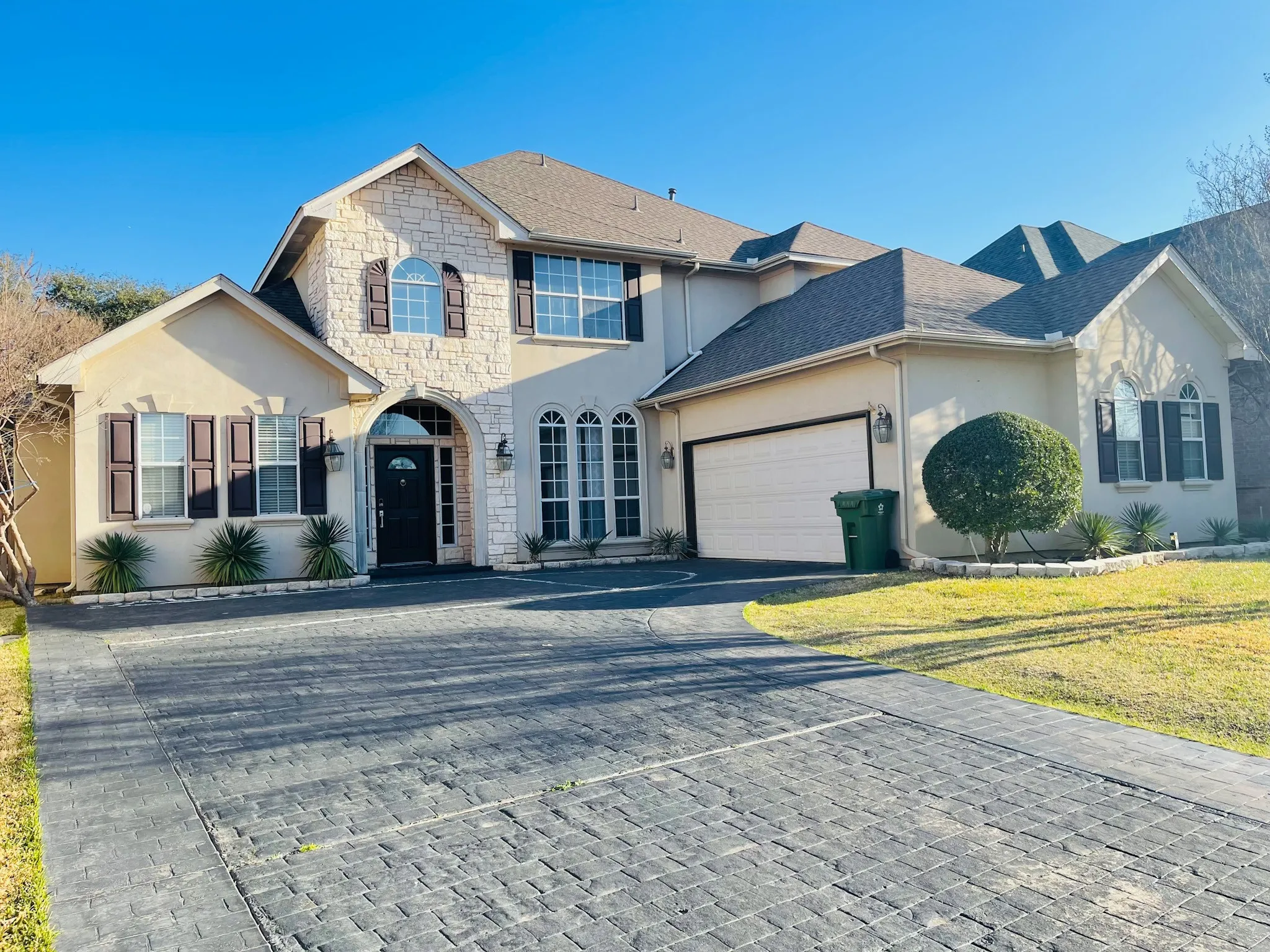 Single Family Residence For Rent in Tarrant County , 1214 Glenbury Court, Arlington, Texas 76006, 6 Bedroom, 4 Bathroom, 2 Garage spaces, 3,642 Sqft, built in 1995, mls#21383319, Real Estate Agent in Arlington, Homes For Rent in Tarrant county, Homes For Rent in Arlington, Realtor in Arlington Texas, Real Estate Brokerage Independent Realty Texas, Luminita Cordes Realtor