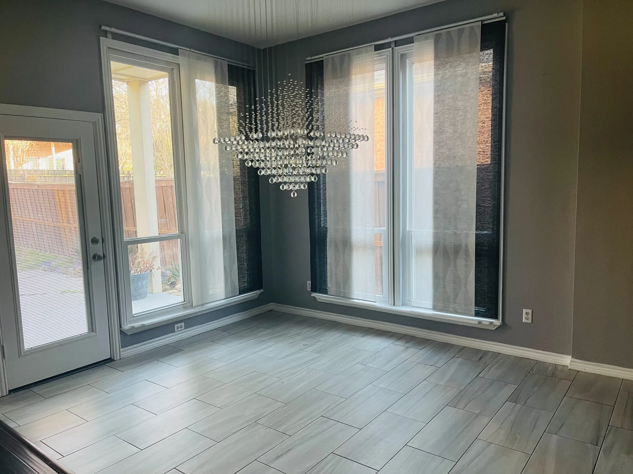 Single Family Residence For Rent in Tarrant County , 1214 Glenbury Court, Arlington, Texas 76006, 6 Bedroom, 4 Bathroom, 2 Garage spaces, 3,642 Sqft, built in 1995, mls#21383319, Real Estate Agent in Arlington, Homes For Rent in Tarrant county, Homes For Rent in Arlington, Realtor in Arlington Texas, Real Estate Brokerage Independent Realty Texas, Luminita Cordes Realtor
