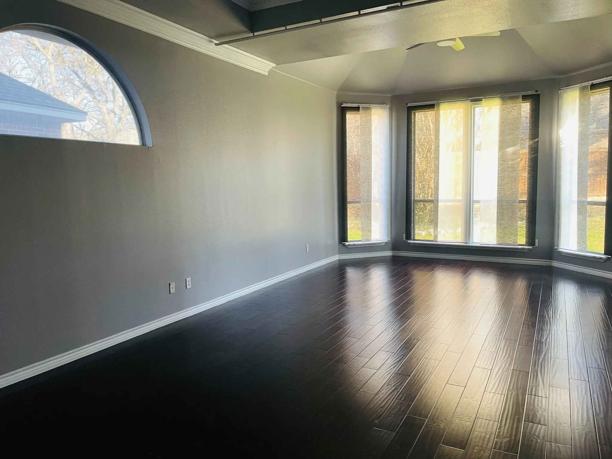 Single Family Residence For Rent in Tarrant County , 1214 Glenbury Court, Arlington, Texas 76006, 6 Bedroom, 4 Bathroom, 2 Garage spaces, 3,642 Sqft, built in 1995, mls#21383319, Real Estate Agent in Arlington, Homes For Rent in Tarrant county, Homes For Rent in Arlington, Realtor in Arlington Texas, Real Estate Brokerage Independent Realty Texas, Luminita Cordes Realtor