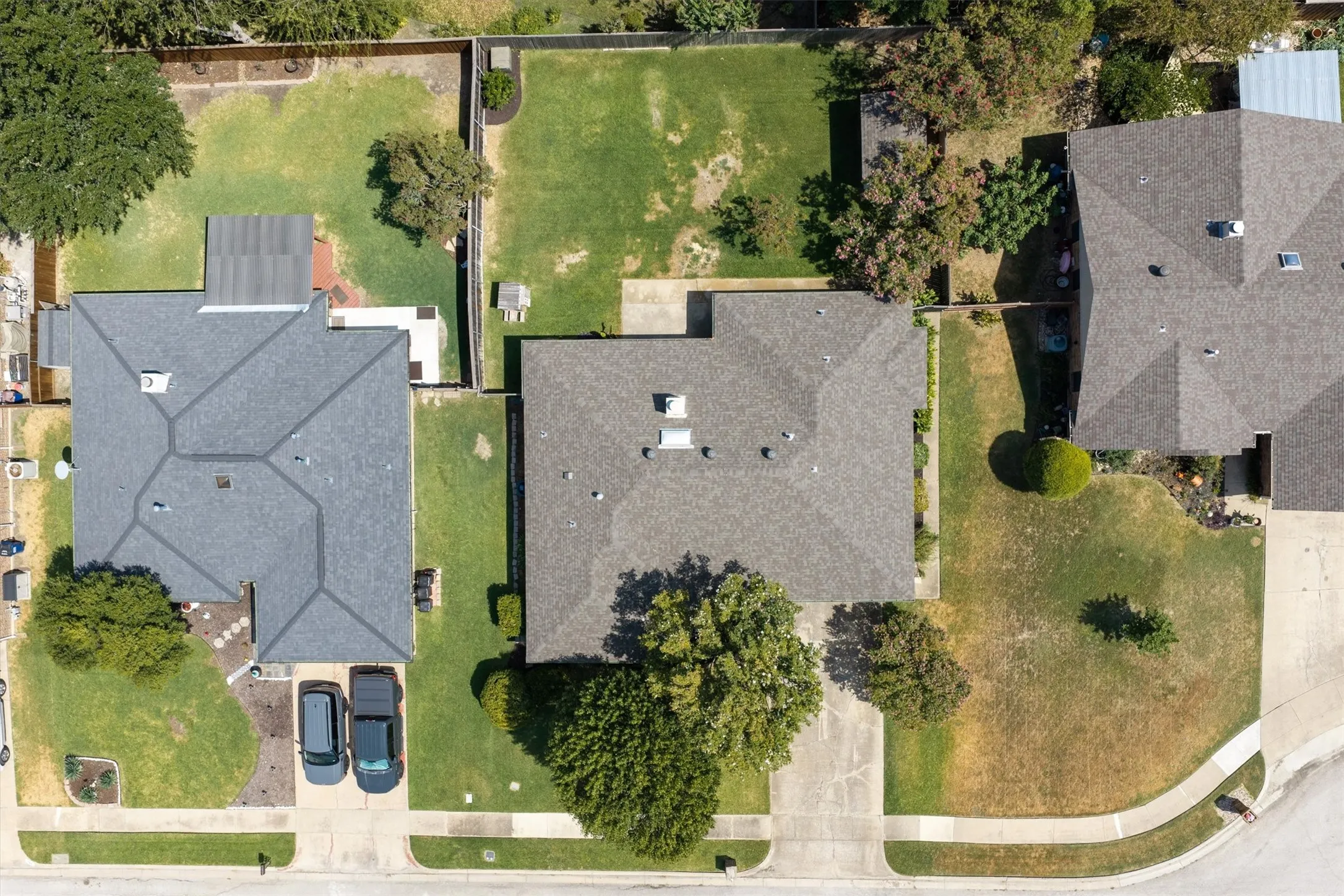 Single Family Residence For Sale in Tarrant County , 756 California, Keller, Texas 76248, 3 Bedroom, 2 Bathroom, 2 Garage spaces, 1,586 Sqft, built in 1985, mls#21381612, Real Estate Agent in Keller, Homes For Sale in Tarrant county, Homes For Sale in Keller, Realtor in Keller Texas, Real Estate Brokerage Independent Realty Texas, Luminita Cordes Realtor