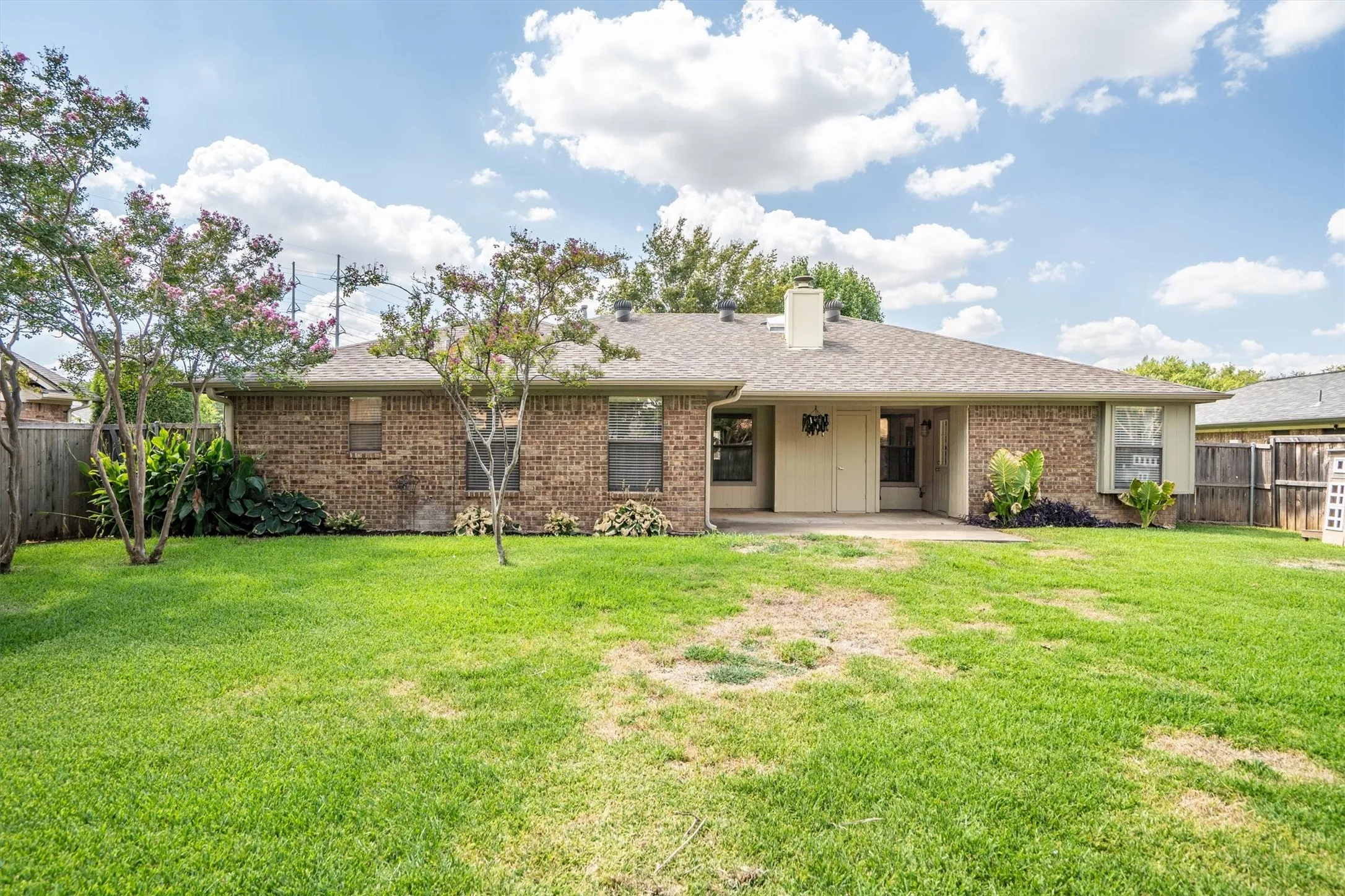 Single Family Residence For Sale in Tarrant County , 756 California, Keller, Texas 76248, 3 Bedroom, 2 Bathroom, 2 Garage spaces, 1,586 Sqft, built in 1985, mls#21381612, Real Estate Agent in Keller, Homes For Sale in Tarrant county, Homes For Sale in Keller, Realtor in Keller Texas, Real Estate Brokerage Independent Realty Texas, Luminita Cordes Realtor