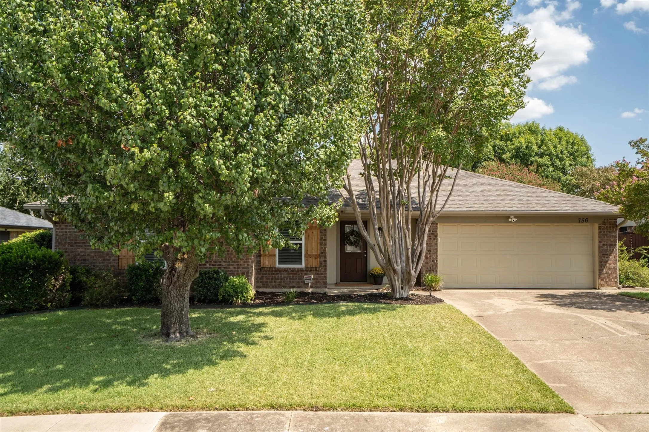 Single Family Residence For Sale in Tarrant County , 756 California, Keller, Texas 76248, 3 Bedroom, 2 Bathroom, 2 Garage spaces, 1,586 Sqft, built in 1985, mls#21381612, Real Estate Agent in Keller, Homes For Sale in Tarrant county, Homes For Sale in Keller, Realtor in Keller Texas, Real Estate Brokerage Independent Realty Texas, Luminita Cordes Realtor