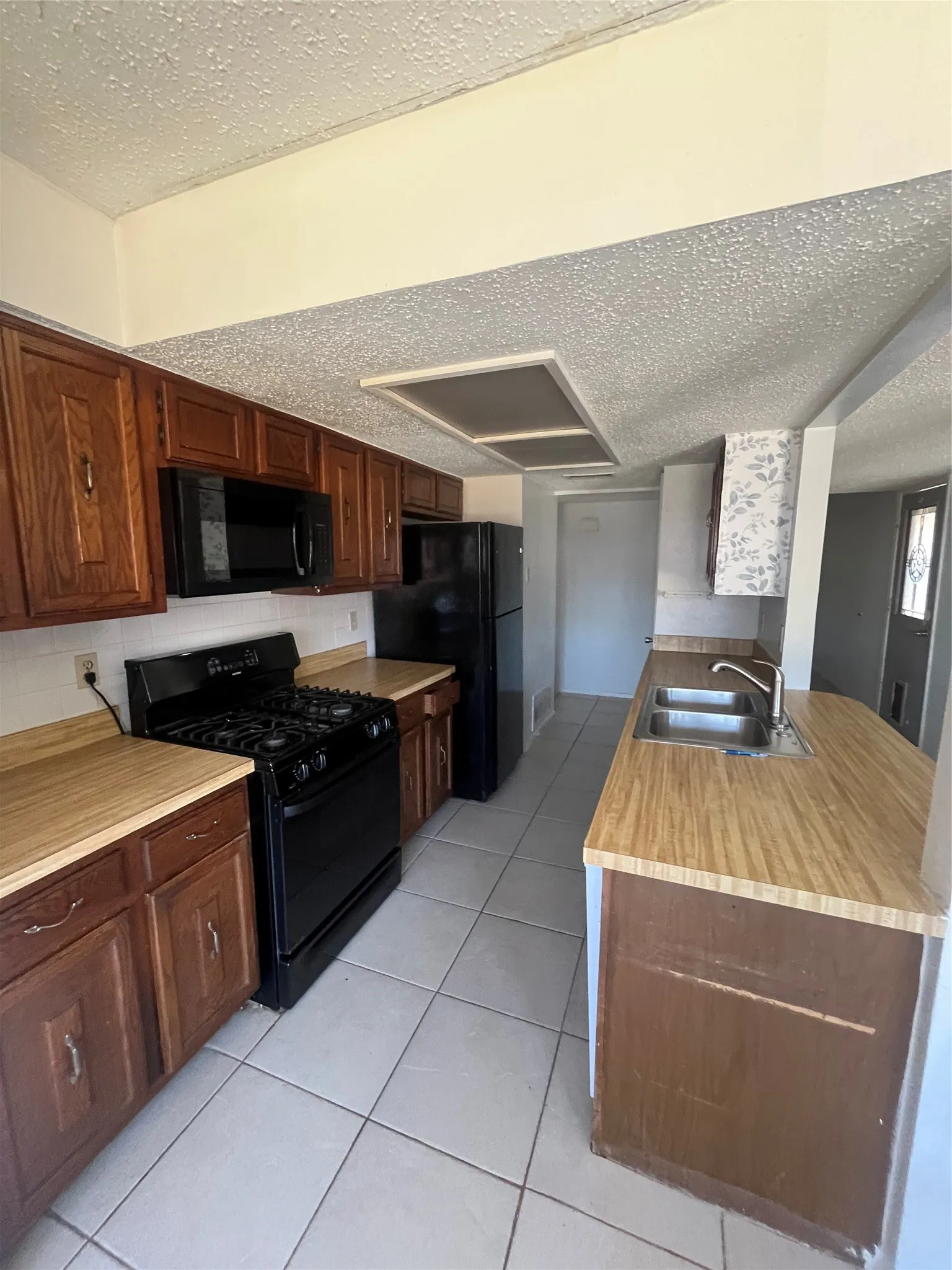 Single Family Residence For Sale in Dallas County , 1211 Brush Creek Drive, Richardson, Texas 75081, 3 Bedroom, 2 Bathroom, 2 Garage spaces, 1,456 Sqft, built in 1979, mls#21383331, Real Estate Agent in Richardson, Homes For Sale in Dallas county, Homes For Sale in Richardson, Realtor in Richardson Texas, Real Estate Brokerage Independent Realty Texas, Luminita Cordes Realtor