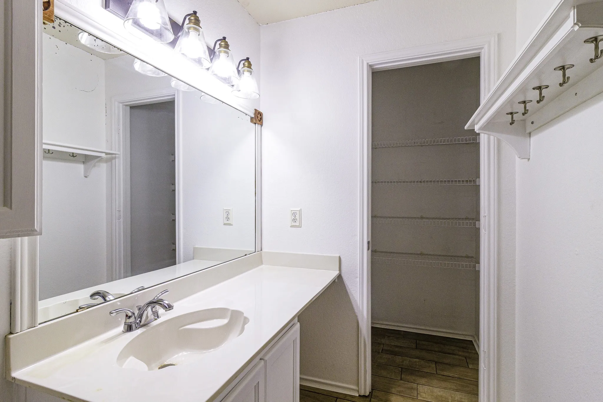 Single Family Residence For Sale in Denton County , 16609 Windthorst Way, Fort Worth, Texas 76247, 3 Bedroom, 2 Bathroom, 2 Garage spaces, 1,647 Sqft, built in 2006, mls#21370049, Real Estate Agent in Fort Worth, Homes For Sale in Denton county, Homes For Sale in Fort Worth, Realtor in Fort Worth Texas, Real Estate Brokerage Independent Realty Texas, Luminita Cordes Realtor