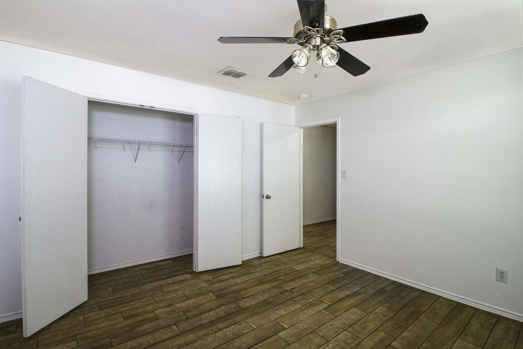 Single Family Residence For Sale in Denton County , 16609 Windthorst Way, Fort Worth, Texas 76247, 3 Bedroom, 2 Bathroom, 2 Garage spaces, 1,647 Sqft, built in 2006, mls#21370049, Real Estate Agent in Fort Worth, Homes For Sale in Denton county, Homes For Sale in Fort Worth, Realtor in Fort Worth Texas, Real Estate Brokerage Independent Realty Texas, Luminita Cordes Realtor