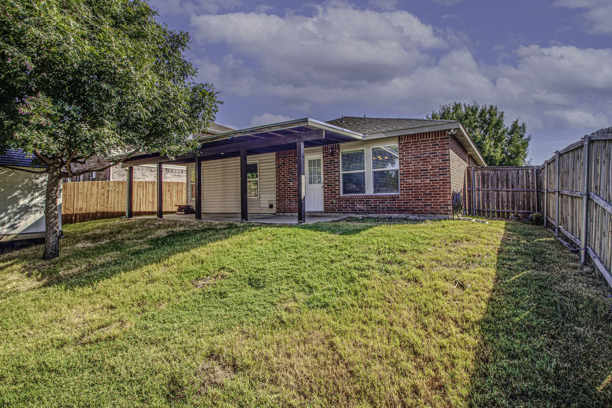 Single Family Residence For Sale in Denton County , 16609 Windthorst Way, Fort Worth, Texas 76247, 3 Bedroom, 2 Bathroom, 2 Garage spaces, 1,647 Sqft, built in 2006, mls#21370049, Real Estate Agent in Fort Worth, Homes For Sale in Denton county, Homes For Sale in Fort Worth, Realtor in Fort Worth Texas, Real Estate Brokerage Independent Realty Texas, Luminita Cordes Realtor
