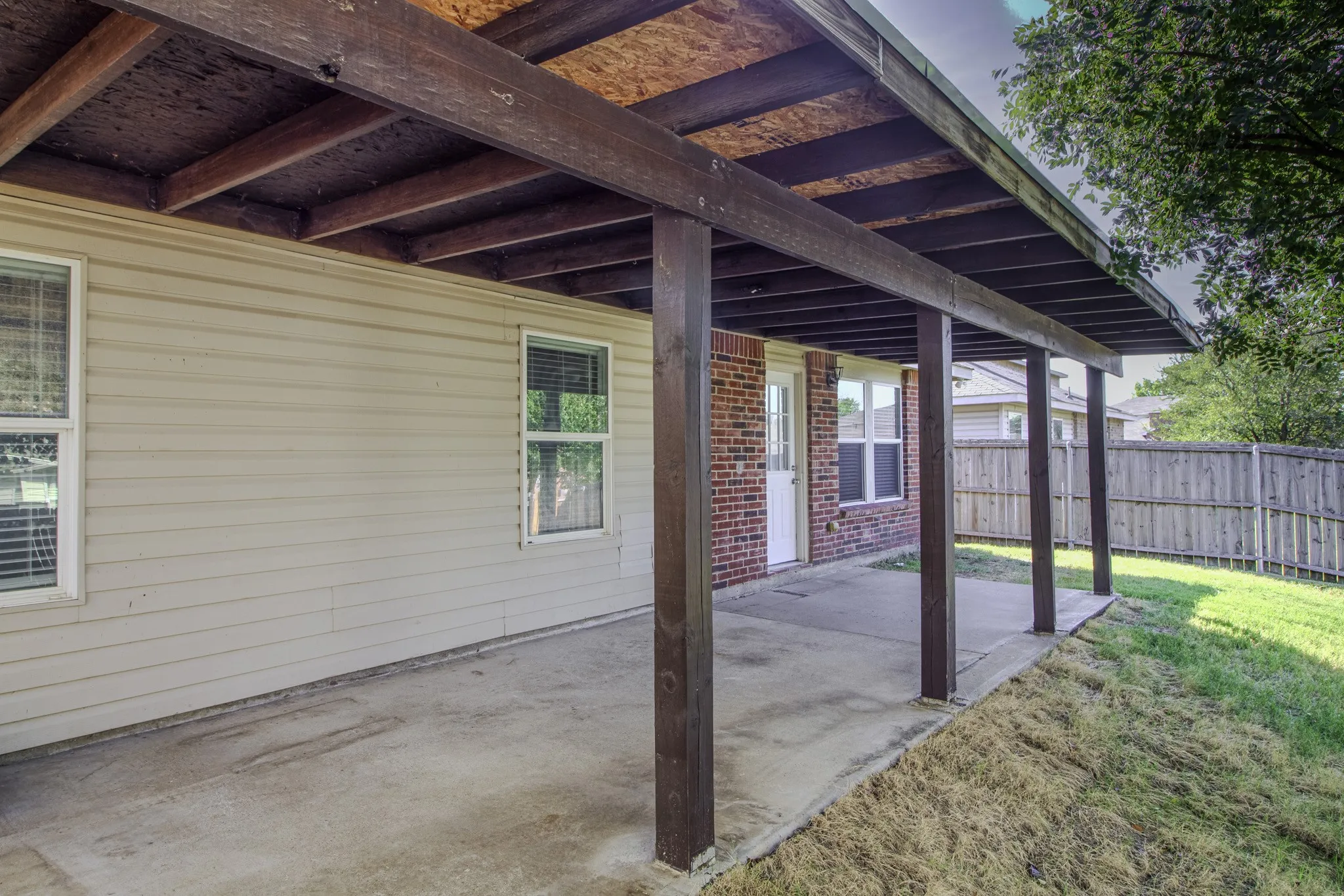 Single Family Residence For Sale in Denton County , 16609 Windthorst Way, Fort Worth, Texas 76247, 3 Bedroom, 2 Bathroom, 2 Garage spaces, 1,647 Sqft, built in 2006, mls#21370049, Real Estate Agent in Fort Worth, Homes For Sale in Denton county, Homes For Sale in Fort Worth, Realtor in Fort Worth Texas, Real Estate Brokerage Independent Realty Texas, Luminita Cordes Realtor