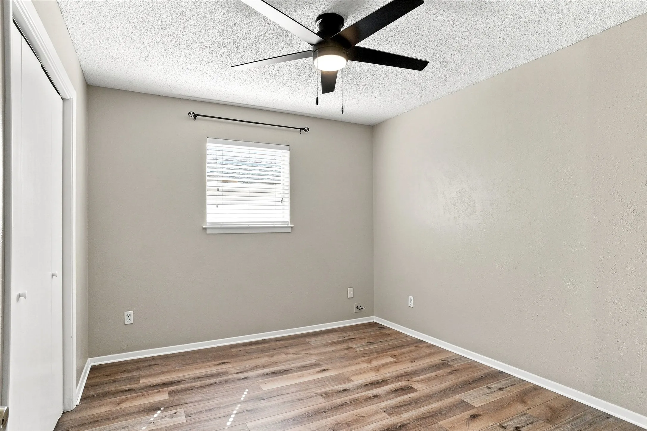 Single Family Residence For Sale in Tarrant County , 509 Hillside Road, Colleyville, Texas 76034, 3 Bedroom, 2 Bathroom, 2 Garage spaces, 1,600 Sqft, built in 1969, mls#21383280, Real Estate Agent in Colleyville, Homes For Sale in Tarrant county, Homes For Sale in Colleyville, Realtor in Colleyville Texas, Real Estate Brokerage Independent Realty Texas, Luminita Cordes Realtor