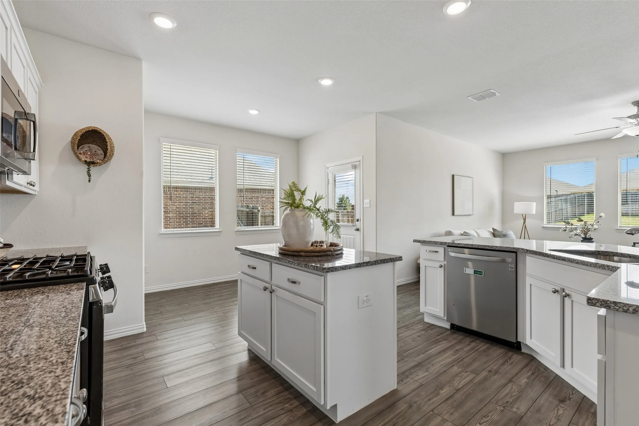 Single Family Residence For Sale in Denton County , 2000 Angus Drive, Little Elm, Texas 75068, 4 Bedroom, 2 Bathroom, 2 Garage spaces, 2,011 Sqft, built in 2020, mls#21383183, Real Estate Agent in Little Elm, Homes For Sale in Denton county, Homes For Sale in Little Elm, Realtor in Little Elm Texas, Real Estate Brokerage Independent Realty Texas, Luminita Cordes Realtor