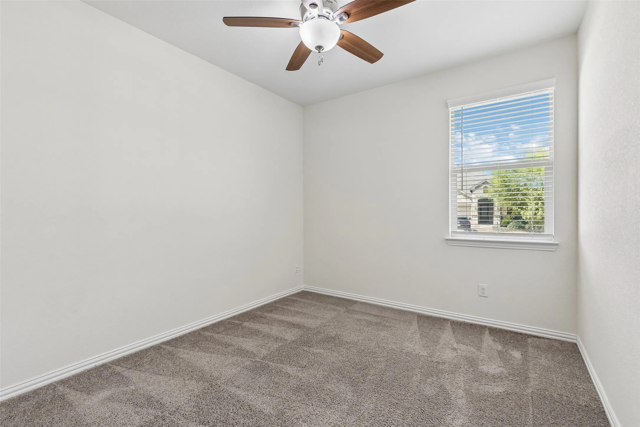 Single Family Residence For Sale in Denton County , 2000 Angus Drive, Little Elm, Texas 75068, 4 Bedroom, 2 Bathroom, 2 Garage spaces, 2,011 Sqft, built in 2020, mls#21383183, Real Estate Agent in Little Elm, Homes For Sale in Denton county, Homes For Sale in Little Elm, Realtor in Little Elm Texas, Real Estate Brokerage Independent Realty Texas, Luminita Cordes Realtor
