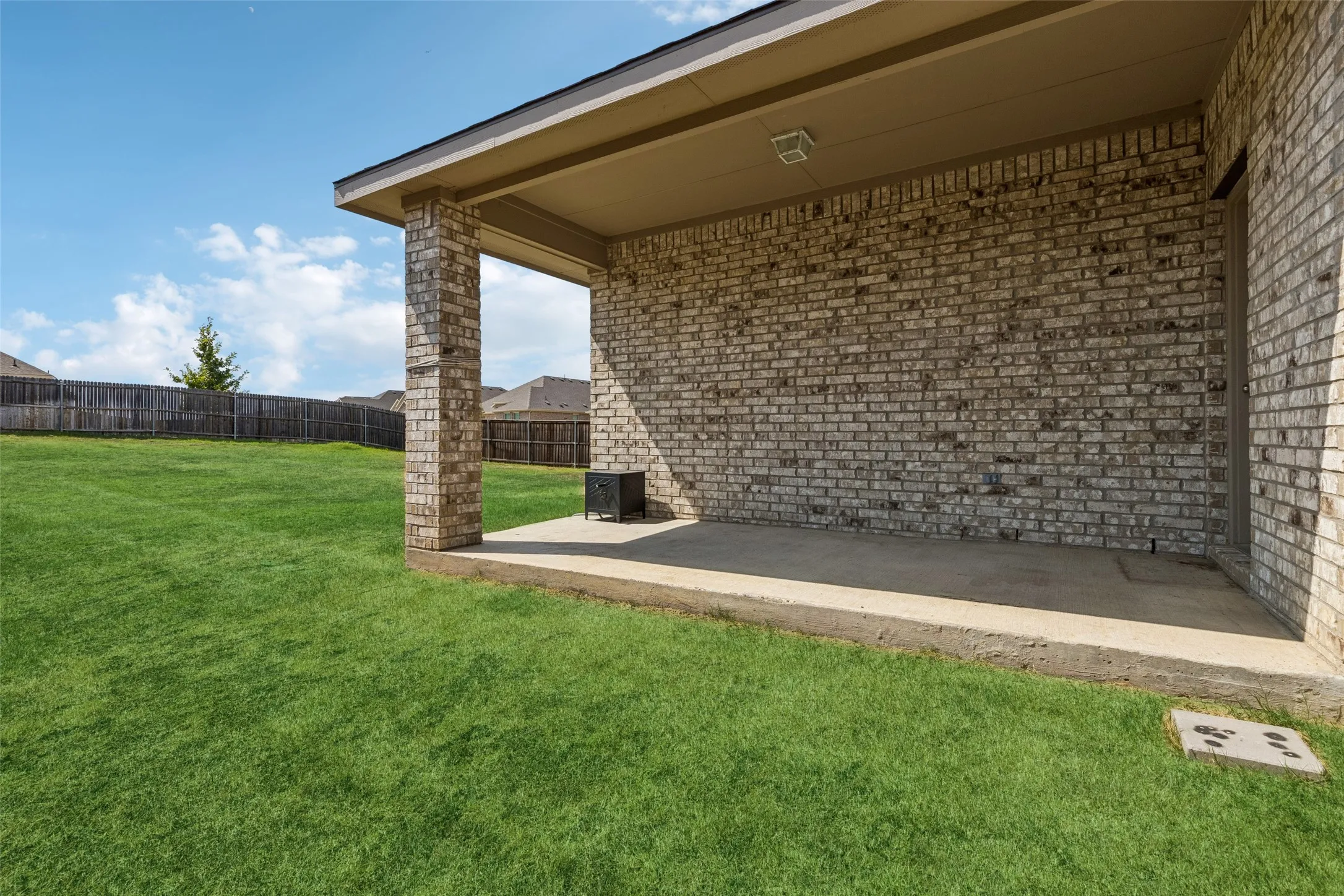 Single Family Residence For Sale in Denton County , 2000 Angus Drive, Little Elm, Texas 75068, 4 Bedroom, 2 Bathroom, 2 Garage spaces, 2,011 Sqft, built in 2020, mls#21383183, Real Estate Agent in Little Elm, Homes For Sale in Denton county, Homes For Sale in Little Elm, Realtor in Little Elm Texas, Real Estate Brokerage Independent Realty Texas, Luminita Cordes Realtor
