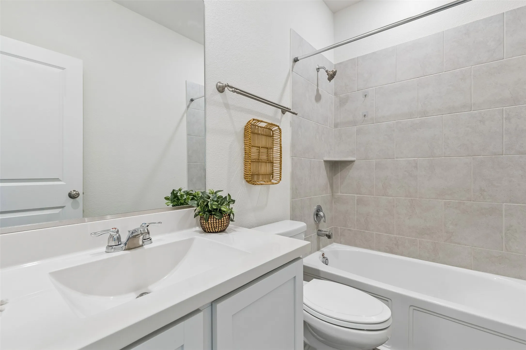 Single Family Residence For Sale in Denton County , 2000 Angus Drive, Little Elm, Texas 75068, 4 Bedroom, 2 Bathroom, 2 Garage spaces, 2,011 Sqft, built in 2020, mls#21383183, Real Estate Agent in Little Elm, Homes For Sale in Denton county, Homes For Sale in Little Elm, Realtor in Little Elm Texas, Real Estate Brokerage Independent Realty Texas, Luminita Cordes Realtor