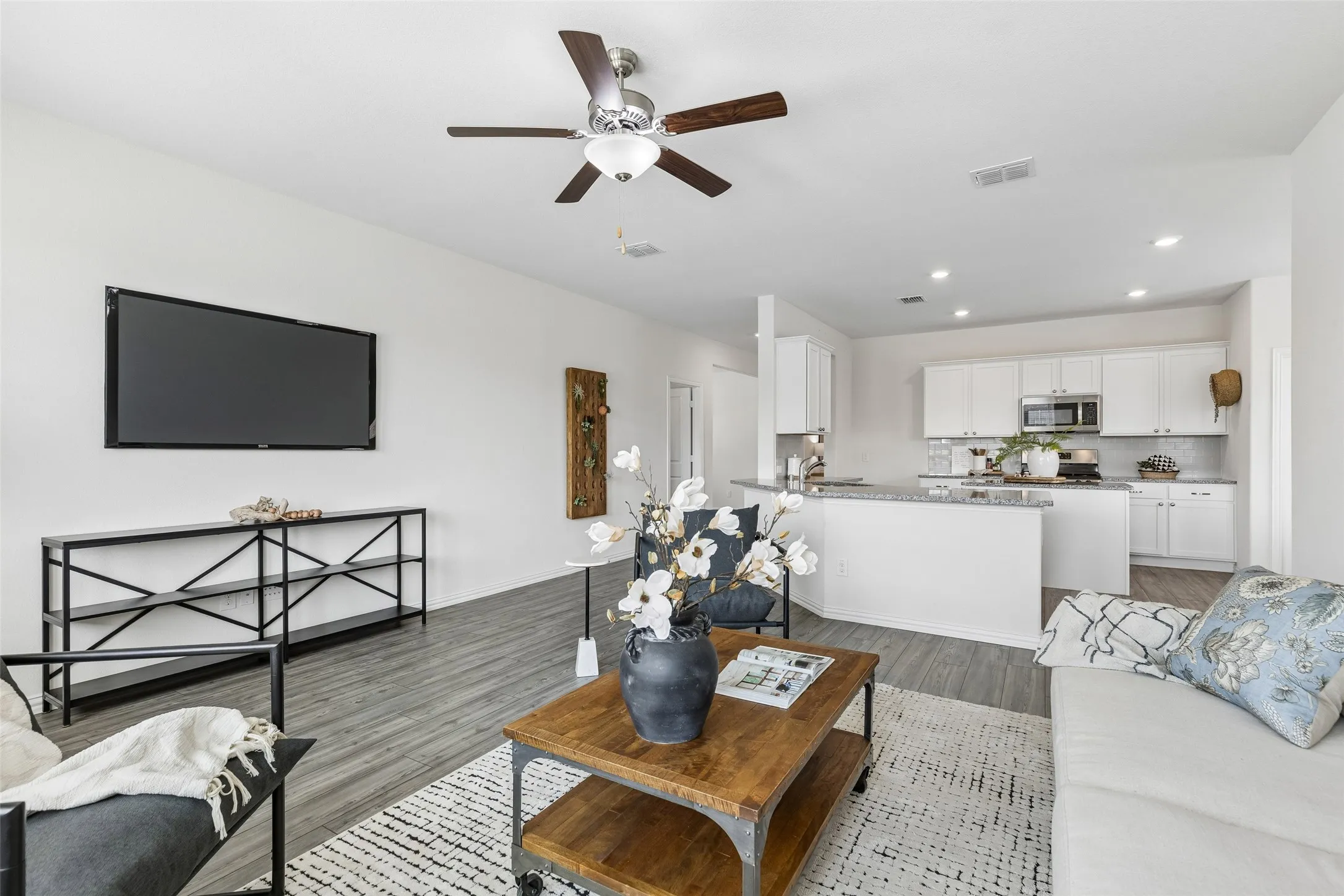 Single Family Residence For Sale in Denton County , 2000 Angus Drive, Little Elm, Texas 75068, 4 Bedroom, 2 Bathroom, 2 Garage spaces, 2,011 Sqft, built in 2020, mls#21383183, Real Estate Agent in Little Elm, Homes For Sale in Denton county, Homes For Sale in Little Elm, Realtor in Little Elm Texas, Real Estate Brokerage Independent Realty Texas, Luminita Cordes Realtor
