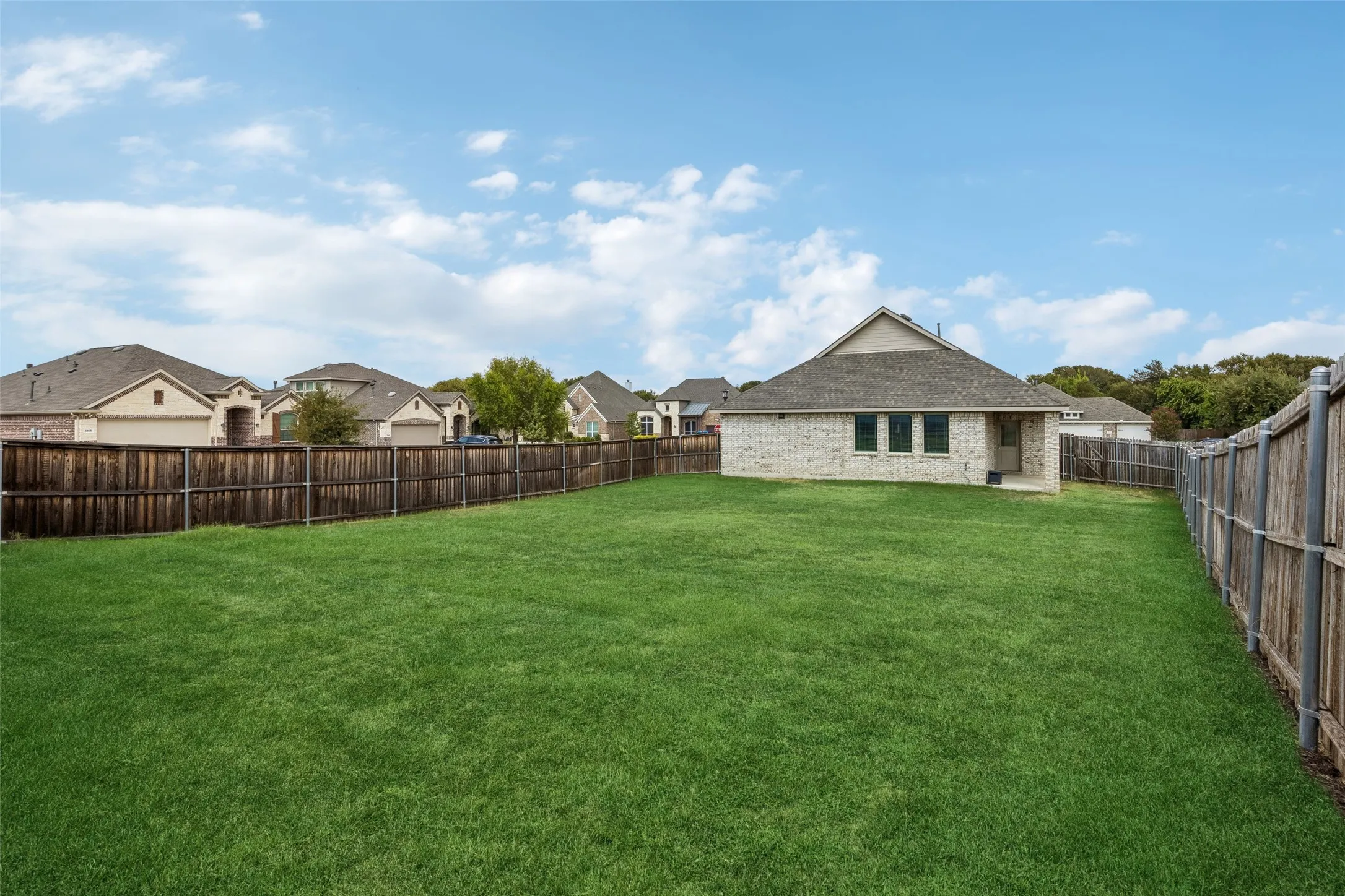 Single Family Residence For Sale in Denton County , 2000 Angus Drive, Little Elm, Texas 75068, 4 Bedroom, 2 Bathroom, 2 Garage spaces, 2,011 Sqft, built in 2020, mls#21383183, Real Estate Agent in Little Elm, Homes For Sale in Denton county, Homes For Sale in Little Elm, Realtor in Little Elm Texas, Real Estate Brokerage Independent Realty Texas, Luminita Cordes Realtor