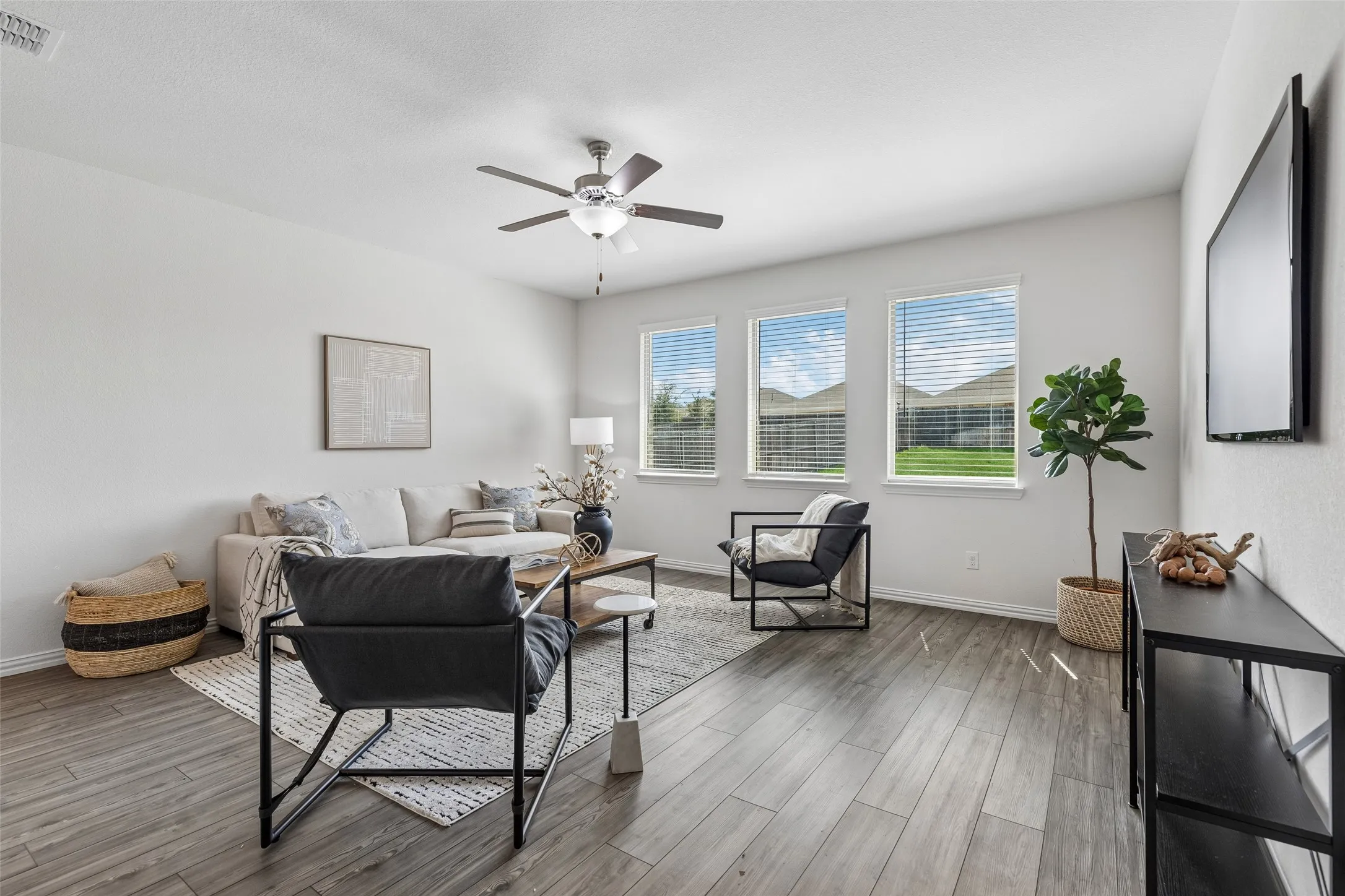 Single Family Residence For Sale in Denton County , 2000 Angus Drive, Little Elm, Texas 75068, 4 Bedroom, 2 Bathroom, 2 Garage spaces, 2,011 Sqft, built in 2020, mls#21383183, Real Estate Agent in Little Elm, Homes For Sale in Denton county, Homes For Sale in Little Elm, Realtor in Little Elm Texas, Real Estate Brokerage Independent Realty Texas, Luminita Cordes Realtor