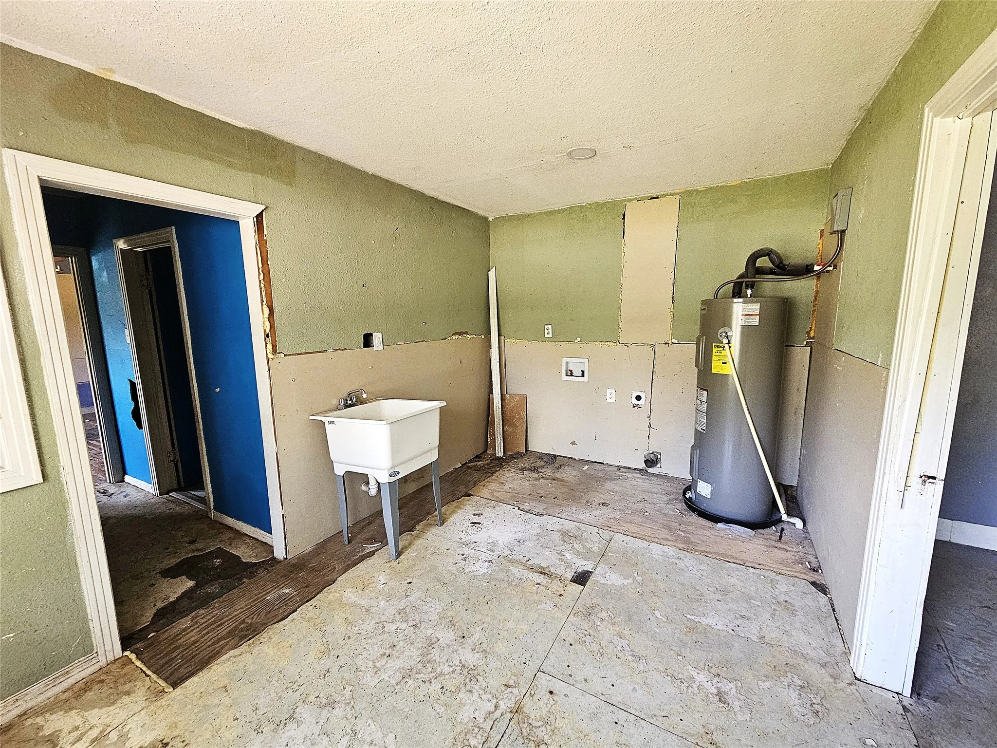 Single Family Residence For Sale in Limestone County , 402 E State Street, Groesbeck, Texas 76642, 3 Bedroom, 2 Bathroom, Garage spaces, 1,812 Sqft, built in 0, mls#21383081, Real Estate Agent in Groesbeck, Homes For Sale in Limestone county, Homes For Sale in Groesbeck, Realtor in Groesbeck Texas, Real Estate Brokerage Independent Realty Texas, Luminita Cordes Realtor