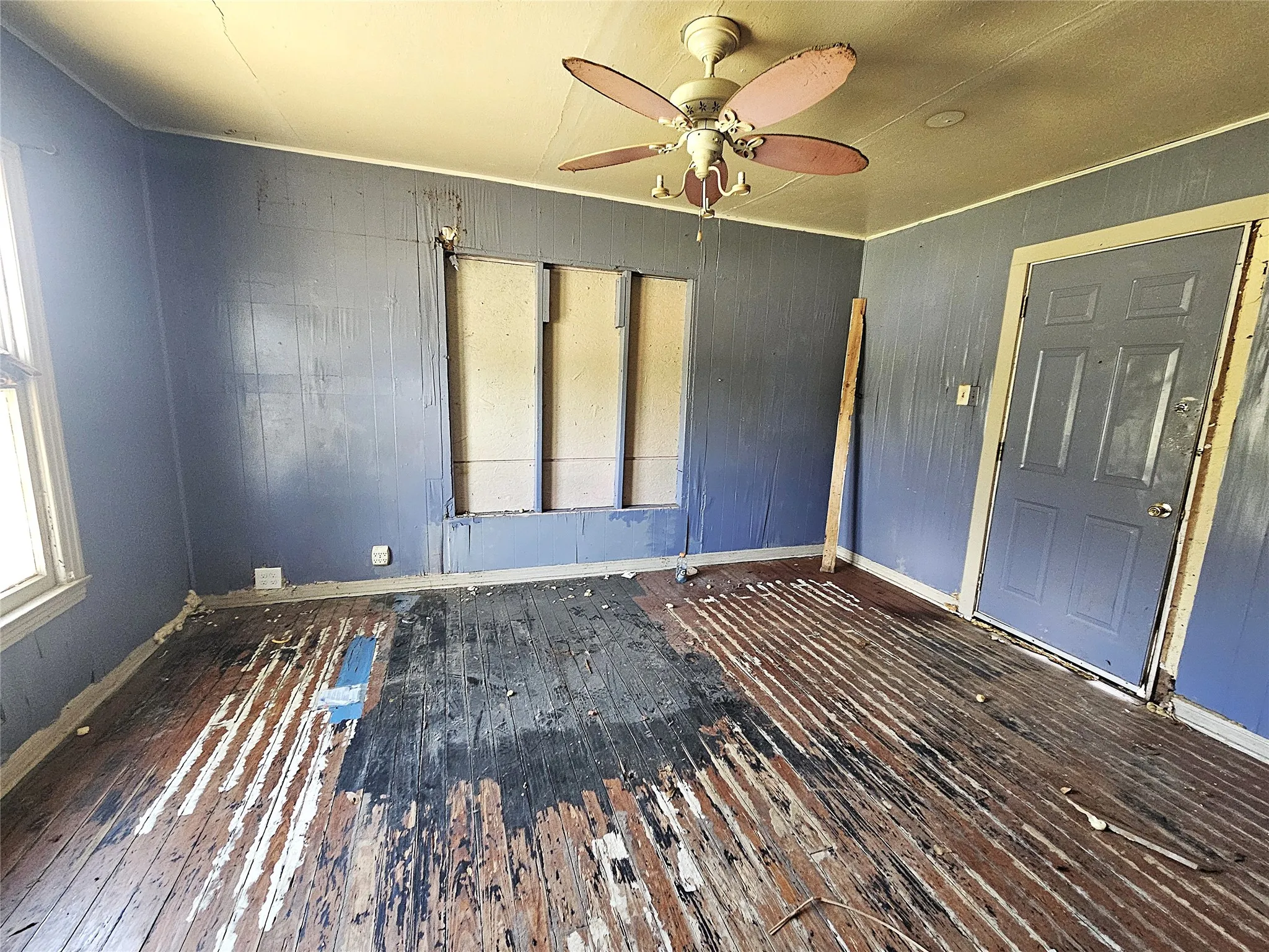 Single Family Residence For Sale in Limestone County , 402 E State Street, Groesbeck, Texas 76642, 3 Bedroom, 2 Bathroom, Garage spaces, 1,812 Sqft, built in 0, mls#21383081, Real Estate Agent in Groesbeck, Homes For Sale in Limestone county, Homes For Sale in Groesbeck, Realtor in Groesbeck Texas, Real Estate Brokerage Independent Realty Texas, Luminita Cordes Realtor
