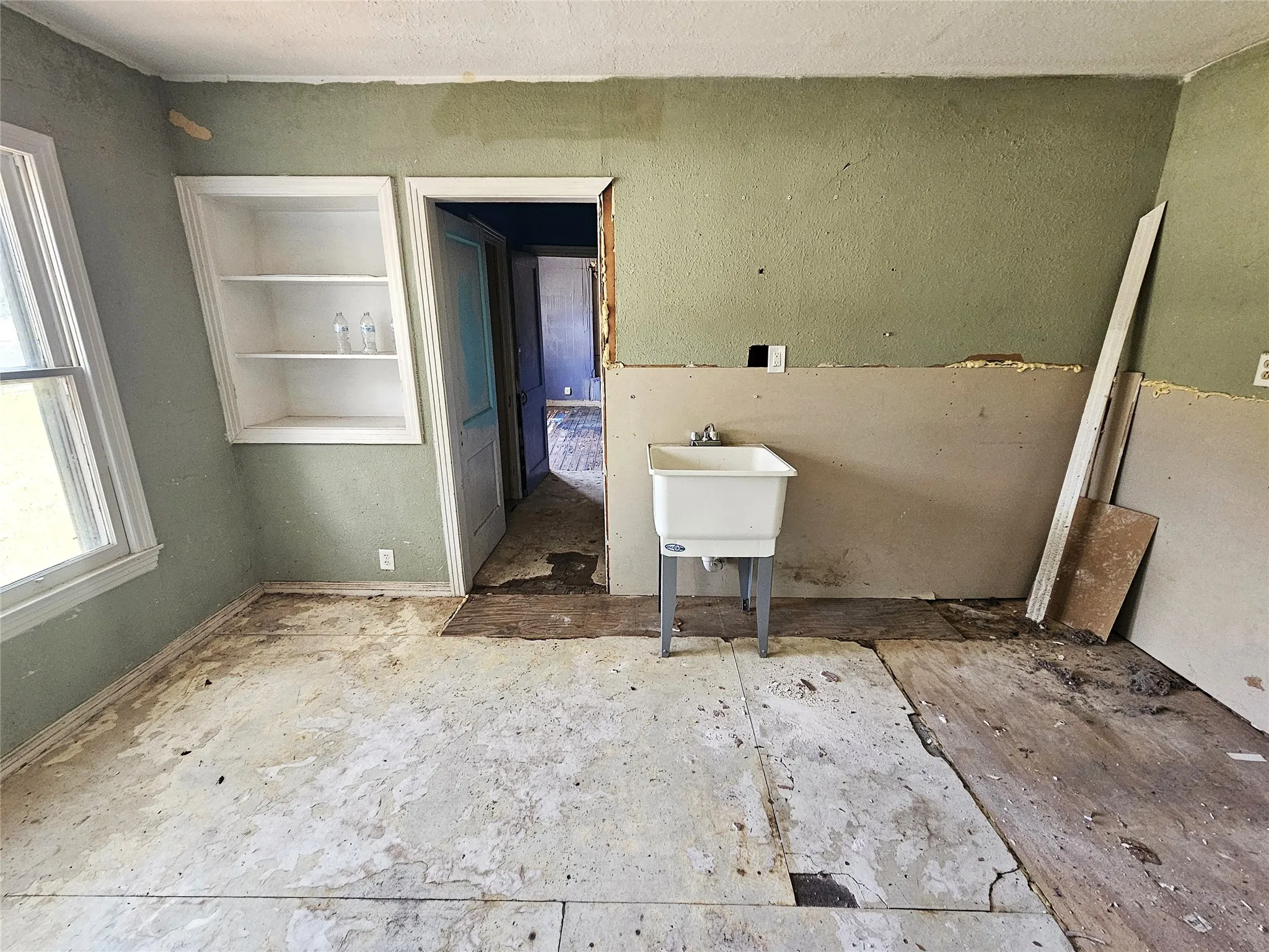 Single Family Residence For Sale in Limestone County , 402 E State Street, Groesbeck, Texas 76642, 3 Bedroom, 2 Bathroom, Garage spaces, 1,812 Sqft, built in 0, mls#21383081, Real Estate Agent in Groesbeck, Homes For Sale in Limestone county, Homes For Sale in Groesbeck, Realtor in Groesbeck Texas, Real Estate Brokerage Independent Realty Texas, Luminita Cordes Realtor