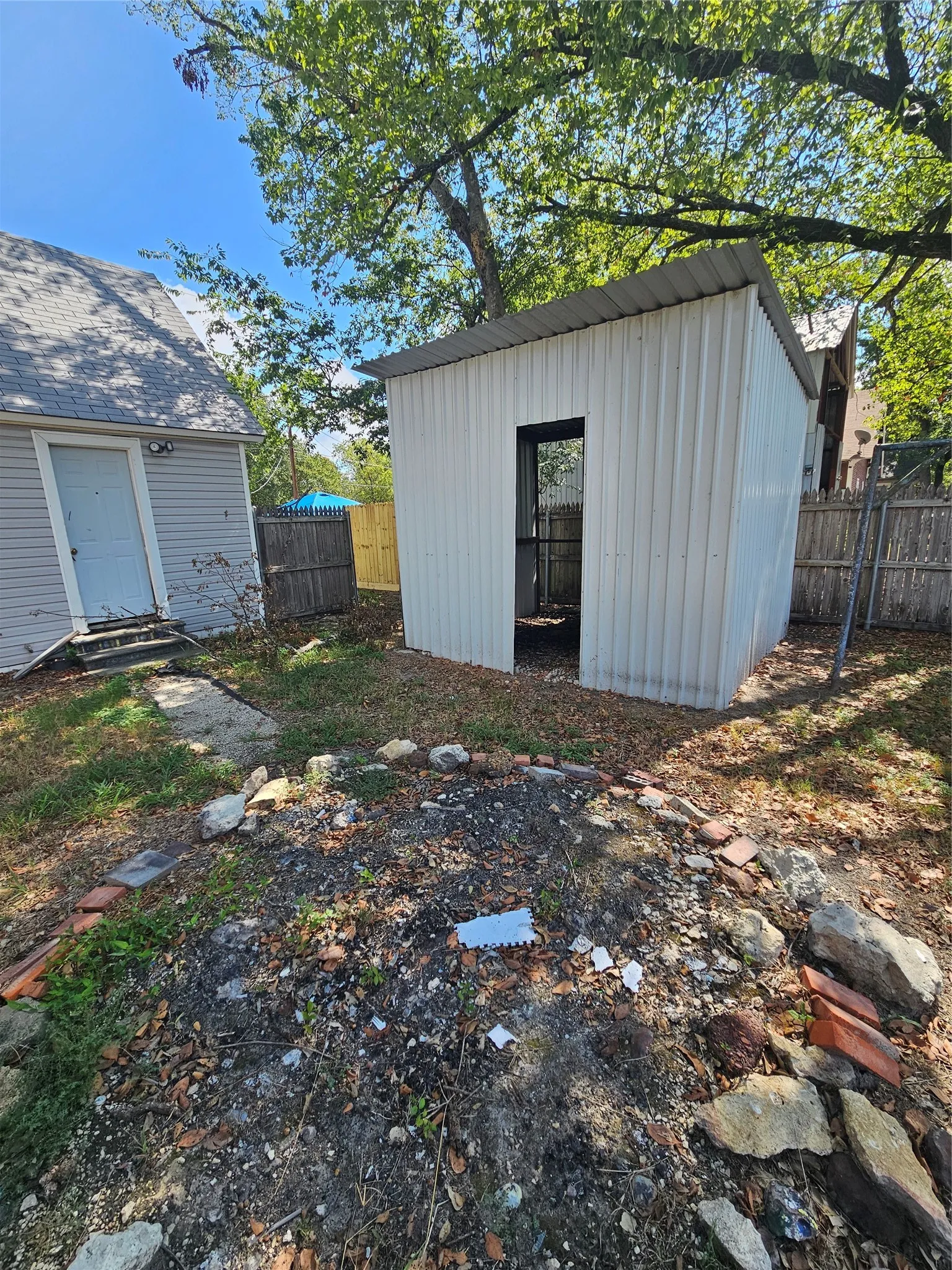 Single Family Residence For Sale in Limestone County , 402 E State Street, Groesbeck, Texas 76642, 3 Bedroom, 2 Bathroom, Garage spaces, 1,812 Sqft, built in 0, mls#21383081, Real Estate Agent in Groesbeck, Homes For Sale in Limestone county, Homes For Sale in Groesbeck, Realtor in Groesbeck Texas, Real Estate Brokerage Independent Realty Texas, Luminita Cordes Realtor