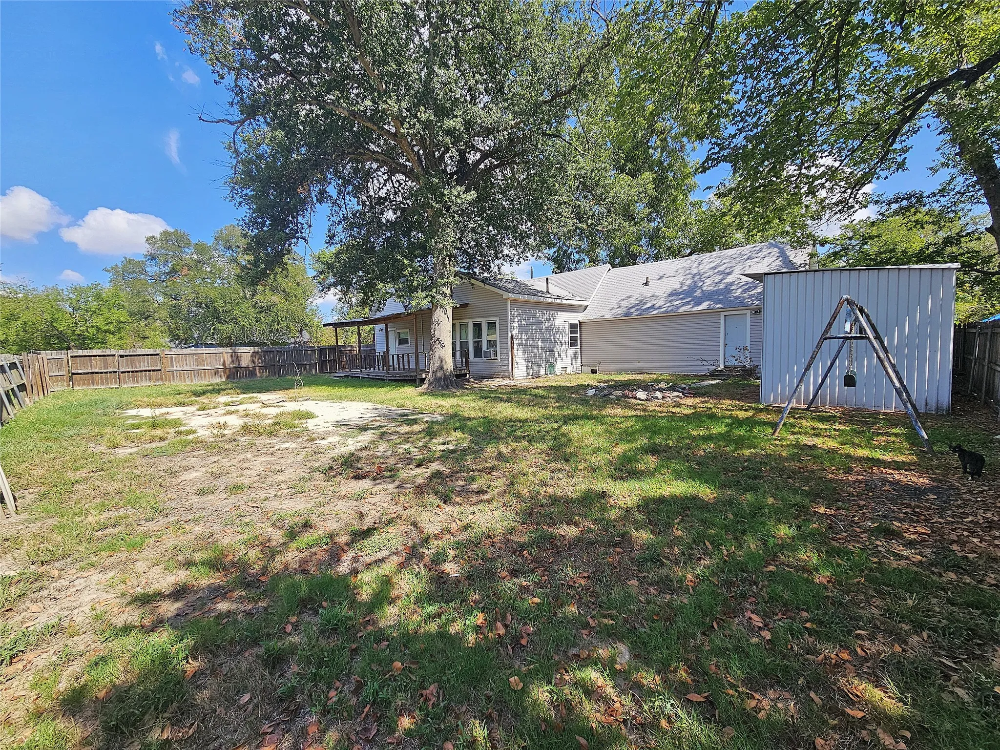 Single Family Residence For Sale in Limestone County , 402 E State Street, Groesbeck, Texas 76642, 3 Bedroom, 2 Bathroom, Garage spaces, 1,812 Sqft, built in 0, mls#21383081, Real Estate Agent in Groesbeck, Homes For Sale in Limestone county, Homes For Sale in Groesbeck, Realtor in Groesbeck Texas, Real Estate Brokerage Independent Realty Texas, Luminita Cordes Realtor