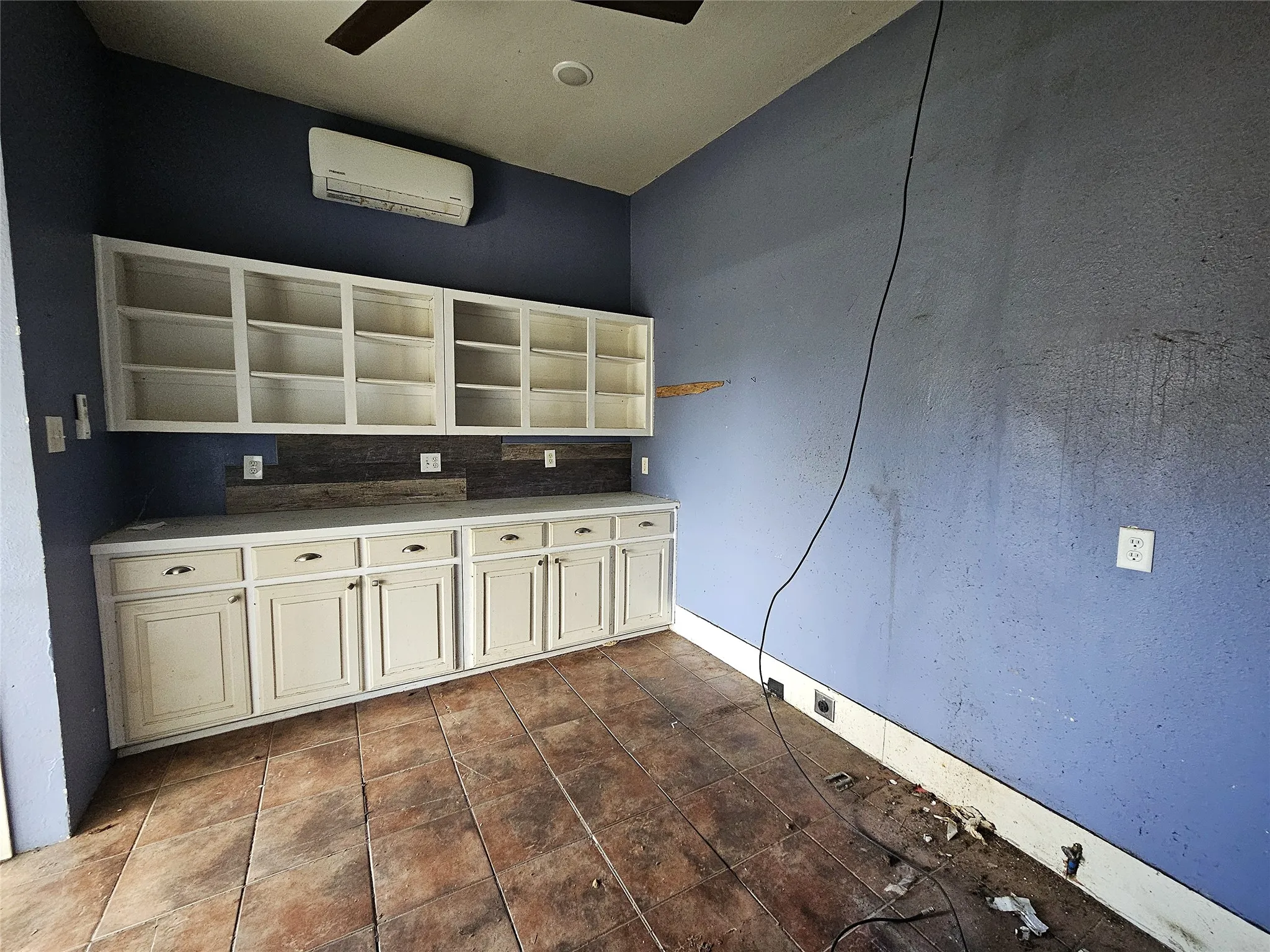 Single Family Residence For Sale in Limestone County , 402 E State Street, Groesbeck, Texas 76642, 3 Bedroom, 2 Bathroom, Garage spaces, 1,812 Sqft, built in 0, mls#21383081, Real Estate Agent in Groesbeck, Homes For Sale in Limestone county, Homes For Sale in Groesbeck, Realtor in Groesbeck Texas, Real Estate Brokerage Independent Realty Texas, Luminita Cordes Realtor