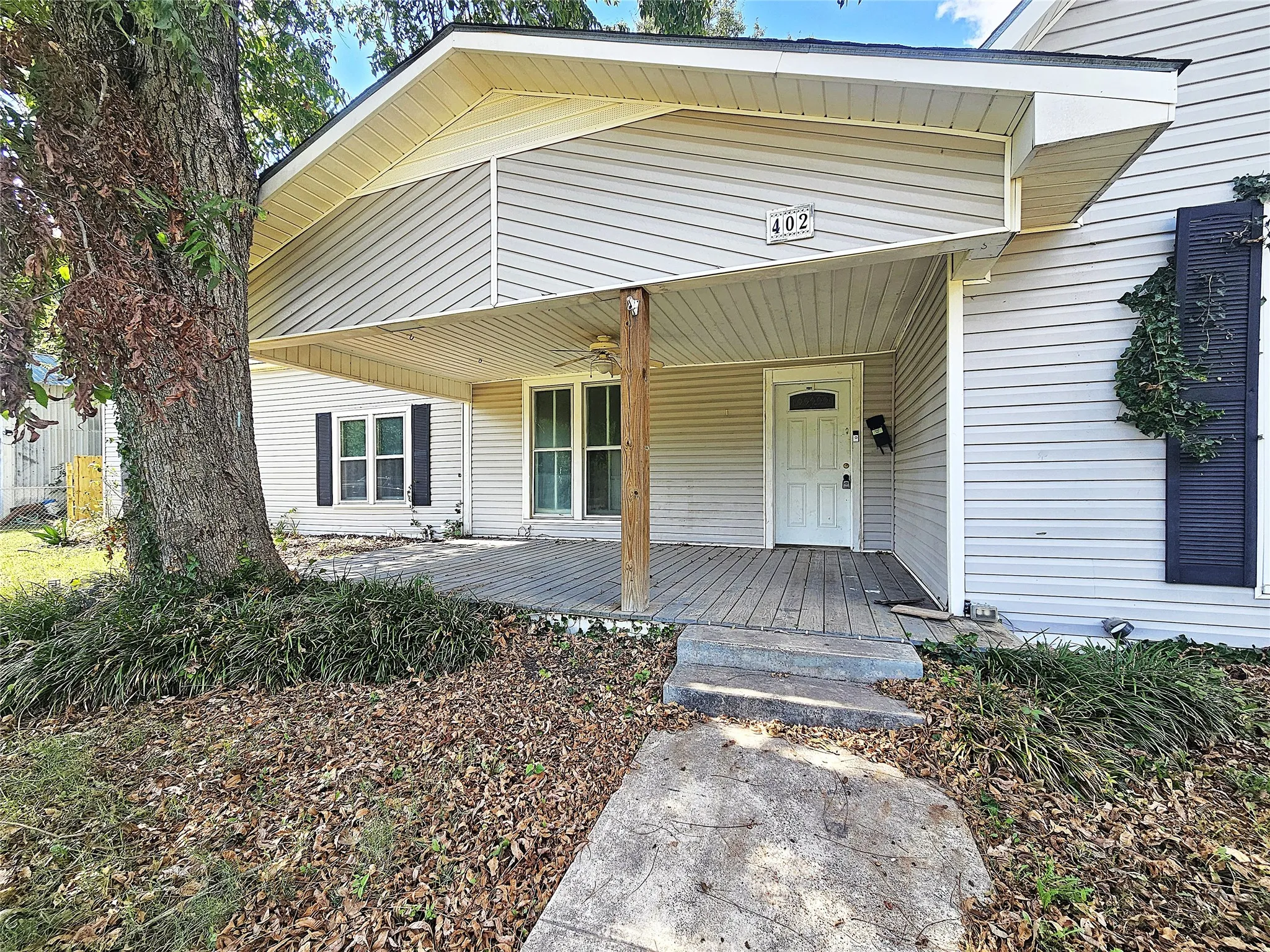 Single Family Residence For Sale in Limestone County , 402 E State Street, Groesbeck, Texas 76642, 3 Bedroom, 2 Bathroom, Garage spaces, 1,812 Sqft, built in 0, mls#21383081, Real Estate Agent in Groesbeck, Homes For Sale in Limestone county, Homes For Sale in Groesbeck, Realtor in Groesbeck Texas, Real Estate Brokerage Independent Realty Texas, Luminita Cordes Realtor