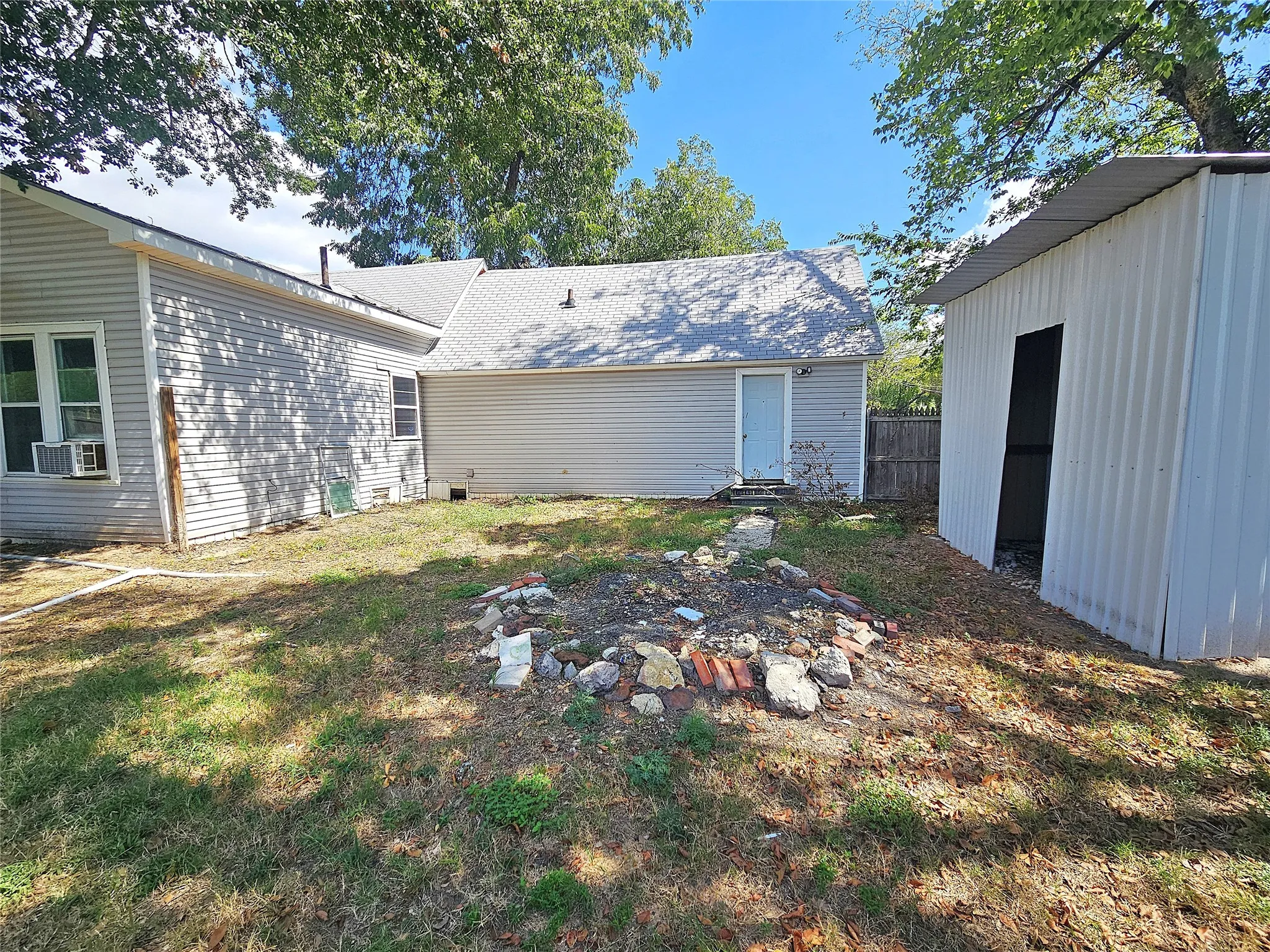 Single Family Residence For Sale in Limestone County , 402 E State Street, Groesbeck, Texas 76642, 3 Bedroom, 2 Bathroom, Garage spaces, 1,812 Sqft, built in 0, mls#21383081, Real Estate Agent in Groesbeck, Homes For Sale in Limestone county, Homes For Sale in Groesbeck, Realtor in Groesbeck Texas, Real Estate Brokerage Independent Realty Texas, Luminita Cordes Realtor