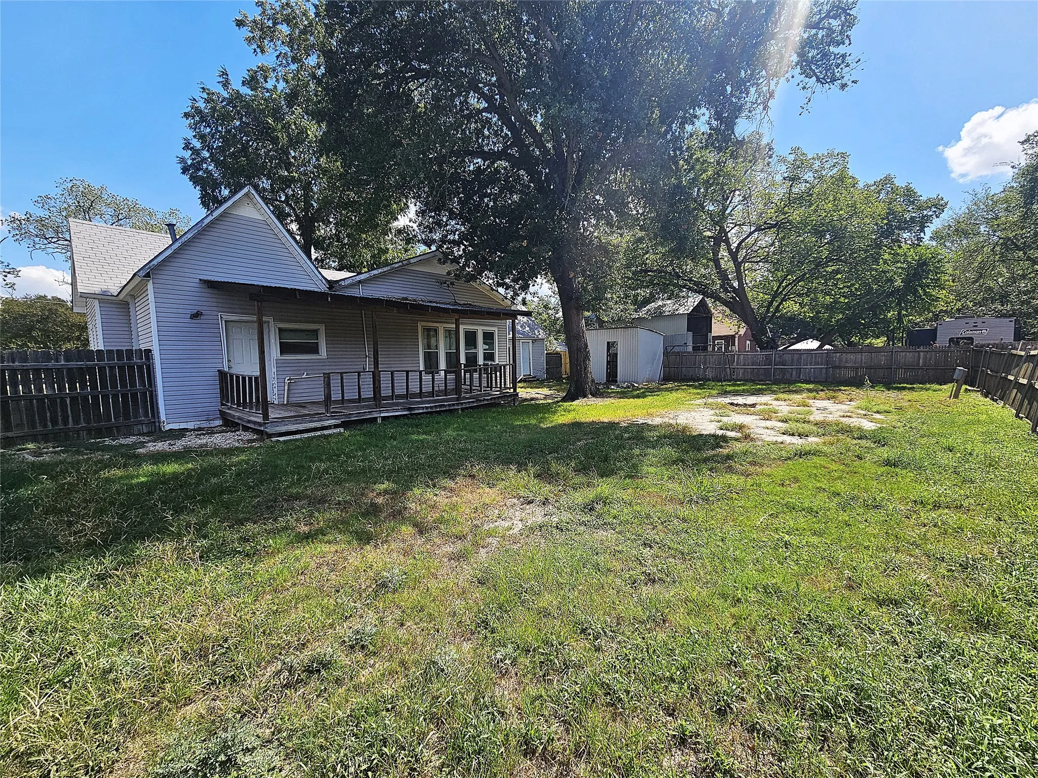 Single Family Residence For Sale in Limestone County , 402 E State Street, Groesbeck, Texas 76642, 3 Bedroom, 2 Bathroom, Garage spaces, 1,812 Sqft, built in 0, mls#21383081, Real Estate Agent in Groesbeck, Homes For Sale in Limestone county, Homes For Sale in Groesbeck, Realtor in Groesbeck Texas, Real Estate Brokerage Independent Realty Texas, Luminita Cordes Realtor