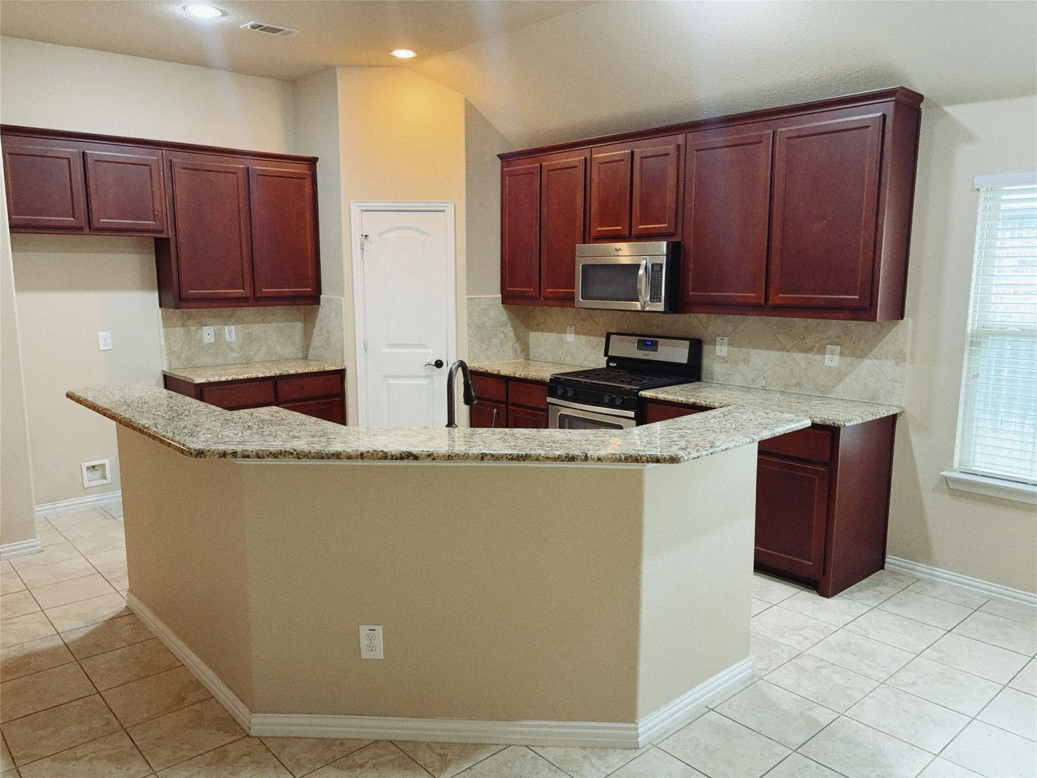 Single Family Residence For Rent in Tarrant County , 7421 Innisbrook Lane, Fort Worth, Texas 76179, 4 Bedroom, 2 Bathroom, 2 Garage spaces, 2,073 Sqft, built in 2015, mls#21383341, Real Estate Agent in Fort Worth, Homes For Rent in Tarrant county, Homes For Rent in Fort Worth, Realtor in Fort Worth Texas, Real Estate Brokerage Independent Realty Texas, Luminita Cordes Realtor