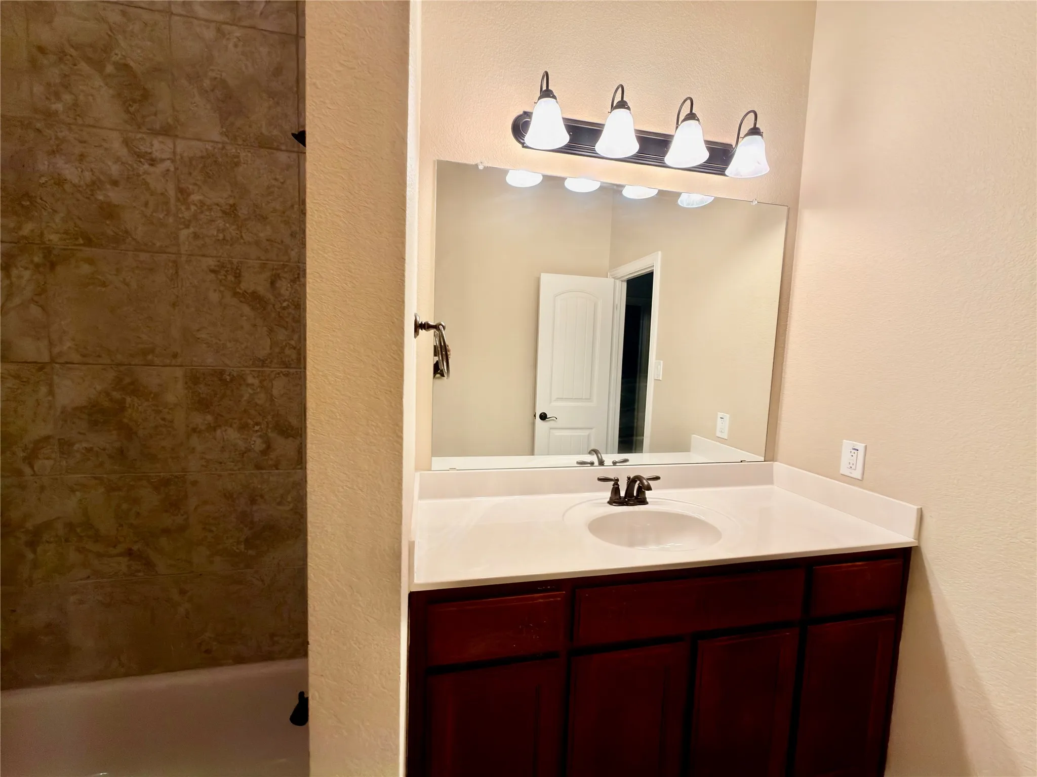 Single Family Residence For Rent in Tarrant County , 7421 Innisbrook Lane, Fort Worth, Texas 76179, 4 Bedroom, 2 Bathroom, 2 Garage spaces, 2,073 Sqft, built in 2015, mls#21383341, Real Estate Agent in Fort Worth, Homes For Rent in Tarrant county, Homes For Rent in Fort Worth, Realtor in Fort Worth Texas, Real Estate Brokerage Independent Realty Texas, Luminita Cordes Realtor