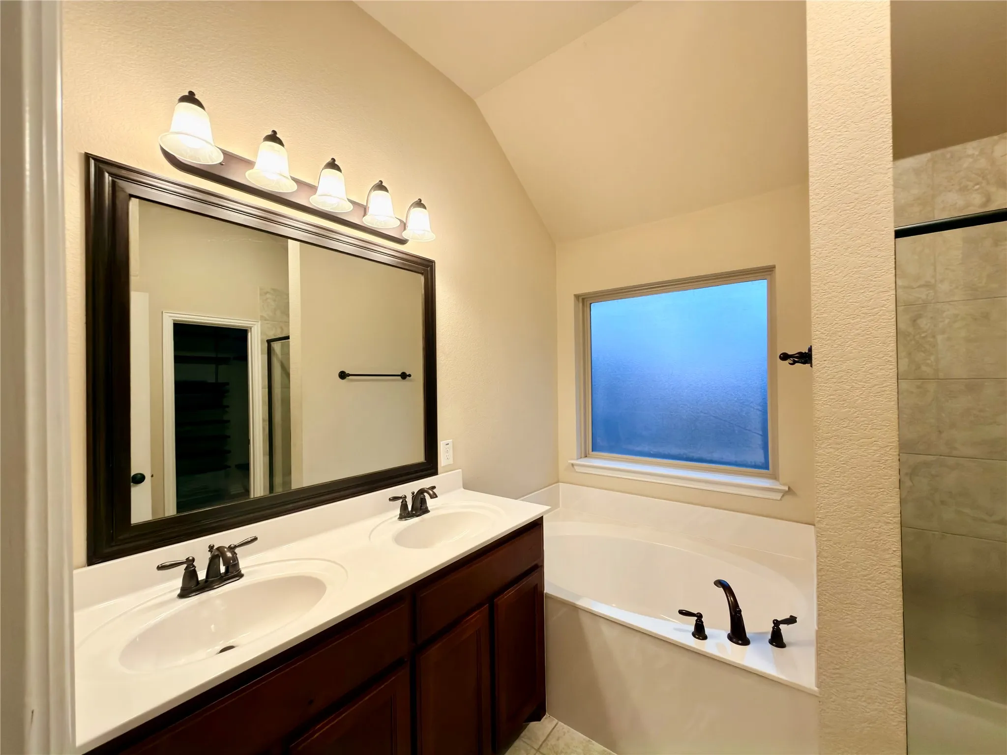 Single Family Residence For Rent in Tarrant County , 7421 Innisbrook Lane, Fort Worth, Texas 76179, 4 Bedroom, 2 Bathroom, 2 Garage spaces, 2,073 Sqft, built in 2015, mls#21383341, Real Estate Agent in Fort Worth, Homes For Rent in Tarrant county, Homes For Rent in Fort Worth, Realtor in Fort Worth Texas, Real Estate Brokerage Independent Realty Texas, Luminita Cordes Realtor