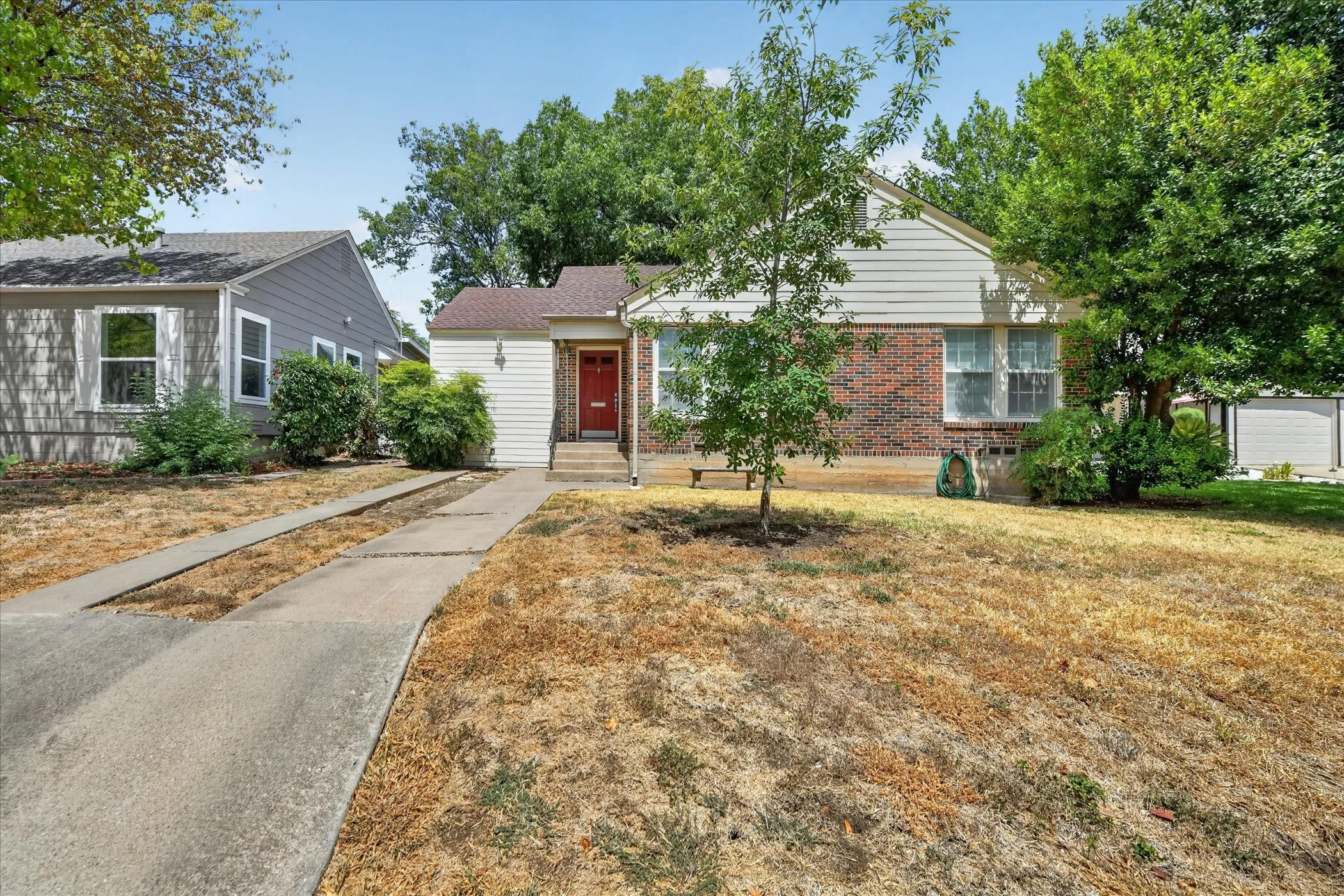 Single Family Residence For Rent in Tarrant County , 4216 Donnelly Avenue, Fort Worth, Texas 76107, 3 Bedroom, 2 Bathroom, Garage spaces, 1,587 Sqft, built in 1944, mls#21383272, Real Estate Agent in Fort Worth, Homes For Rent in Tarrant county, Homes For Rent in Fort Worth, Realtor in Fort Worth Texas, Real Estate Brokerage Independent Realty Texas, Luminita Cordes Realtor