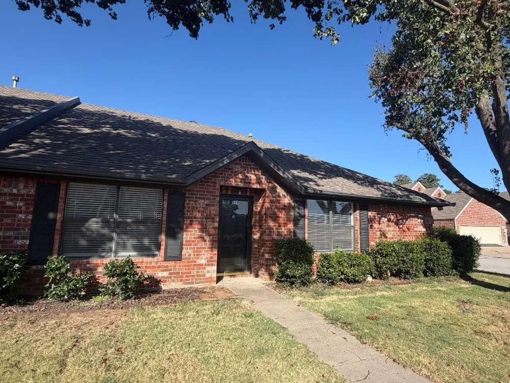 Townhouse For Rent in Parker County , 910 Austin, Weatherford, Texas 76086, 2 Bedroom, 2 Bathroom, 2 Garage spaces, 1,200 Sqft, built in 2001, mls#21383348, Real Estate Agent in Weatherford, Homes For Rent in Parker county, Homes For Rent in Weatherford, Realtor in Weatherford Texas, Real Estate Brokerage Independent Realty Texas, Luminita Cordes Realtor