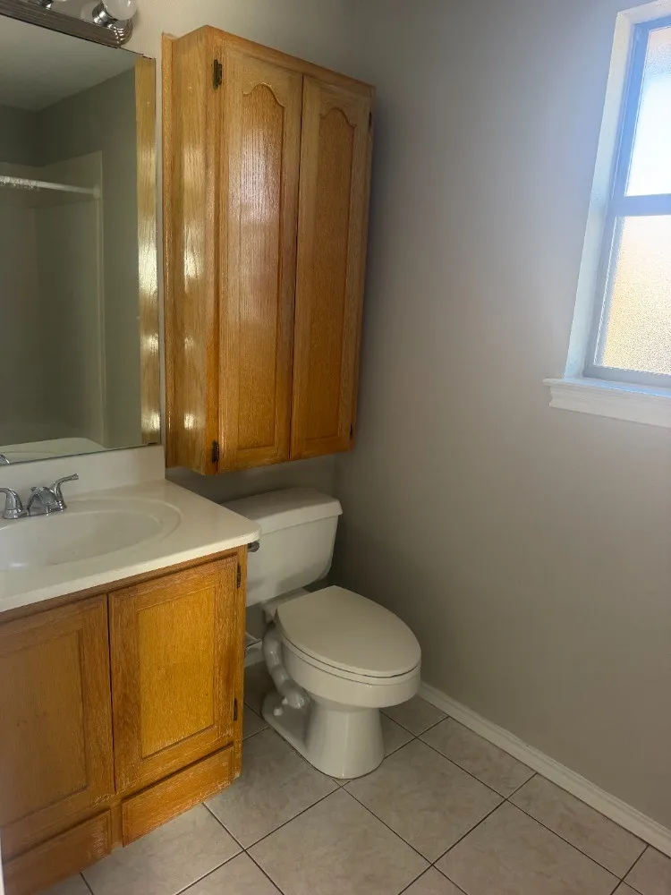 Townhouse For Rent in Parker County , 910 Austin, Weatherford, Texas 76086, 2 Bedroom, 2 Bathroom, 2 Garage spaces, 1,200 Sqft, built in 2001, mls#21383348, Real Estate Agent in Weatherford, Homes For Rent in Parker county, Homes For Rent in Weatherford, Realtor in Weatherford Texas, Real Estate Brokerage Independent Realty Texas, Luminita Cordes Realtor
