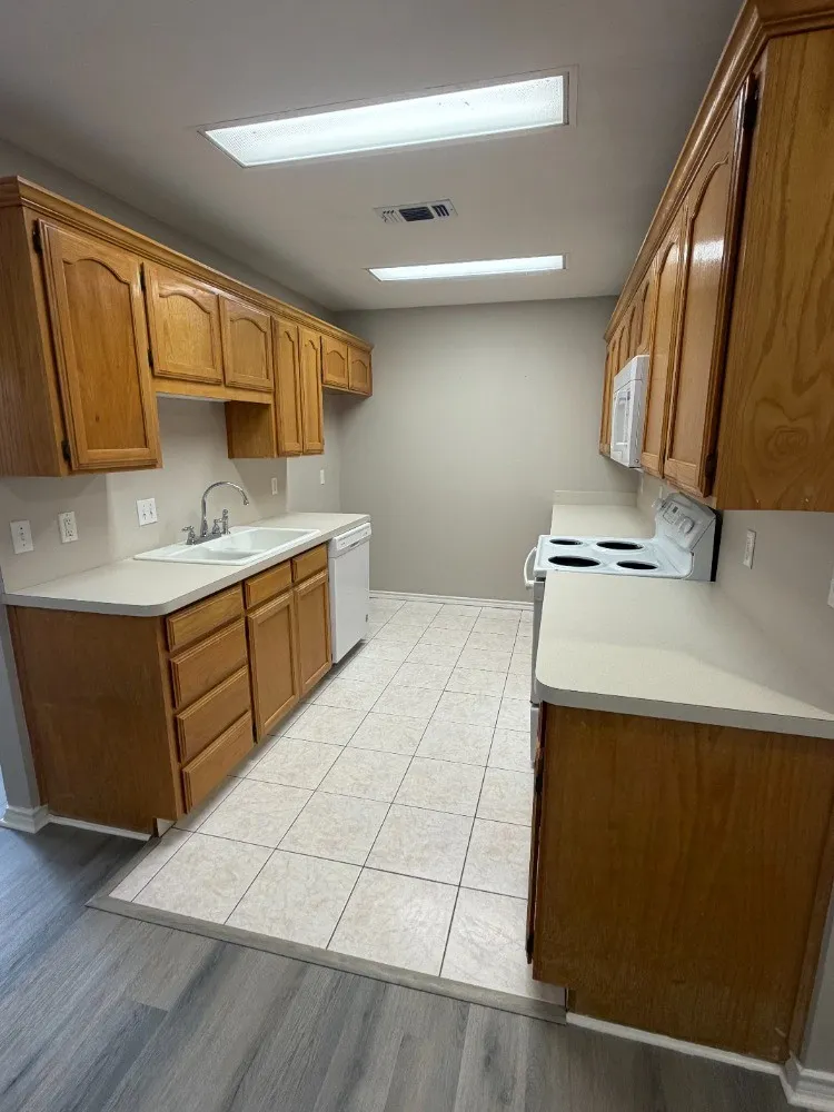 Townhouse For Rent in Parker County , 910 Austin, Weatherford, Texas 76086, 2 Bedroom, 2 Bathroom, 2 Garage spaces, 1,200 Sqft, built in 2001, mls#21383348, Real Estate Agent in Weatherford, Homes For Rent in Parker county, Homes For Rent in Weatherford, Realtor in Weatherford Texas, Real Estate Brokerage Independent Realty Texas, Luminita Cordes Realtor